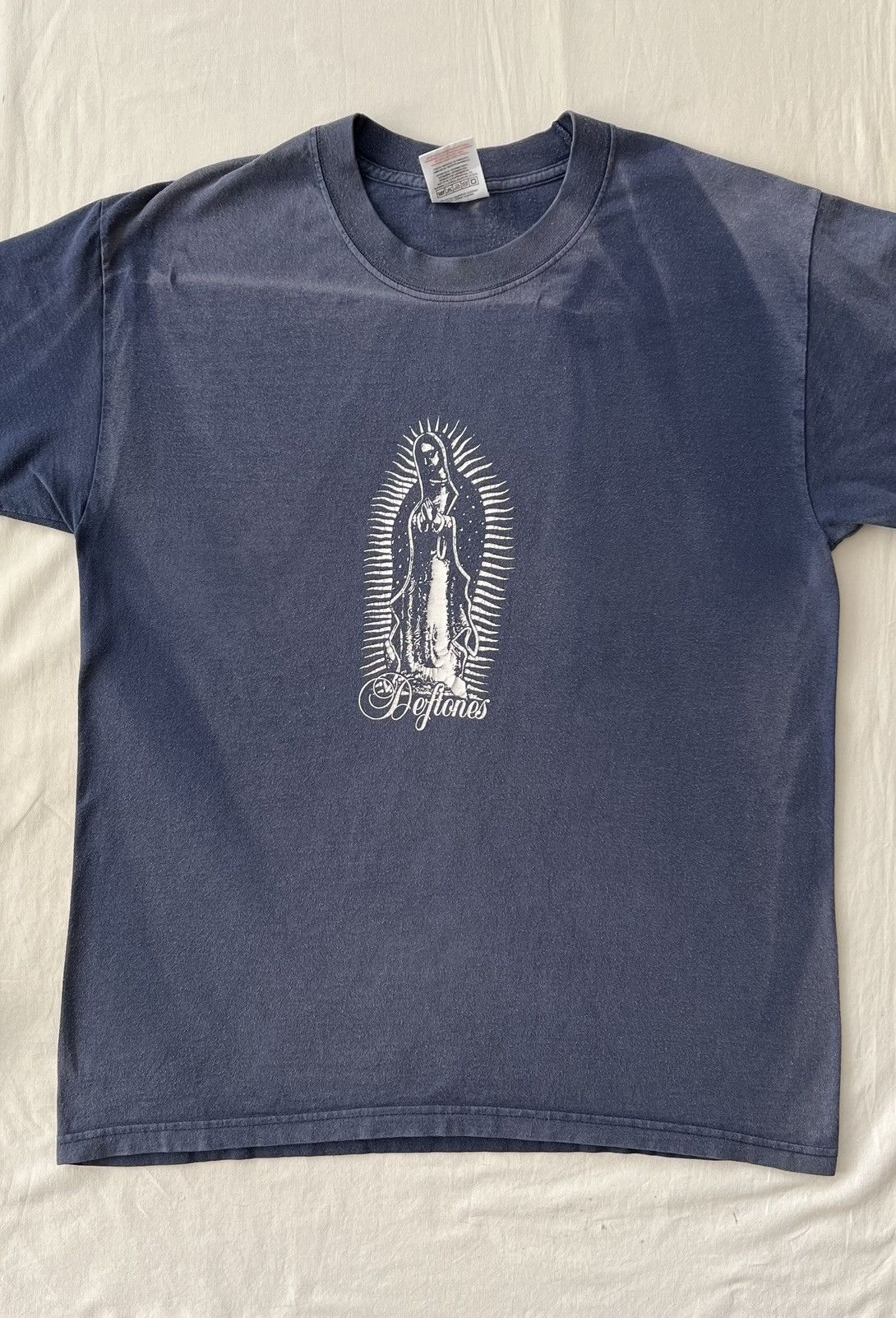 Band Tees Vintage 2000s Deftones Virgin Mary Y2k Faded Navy T-shirt Size US M / EU 48-50 / 2 - 5 Thumbnail