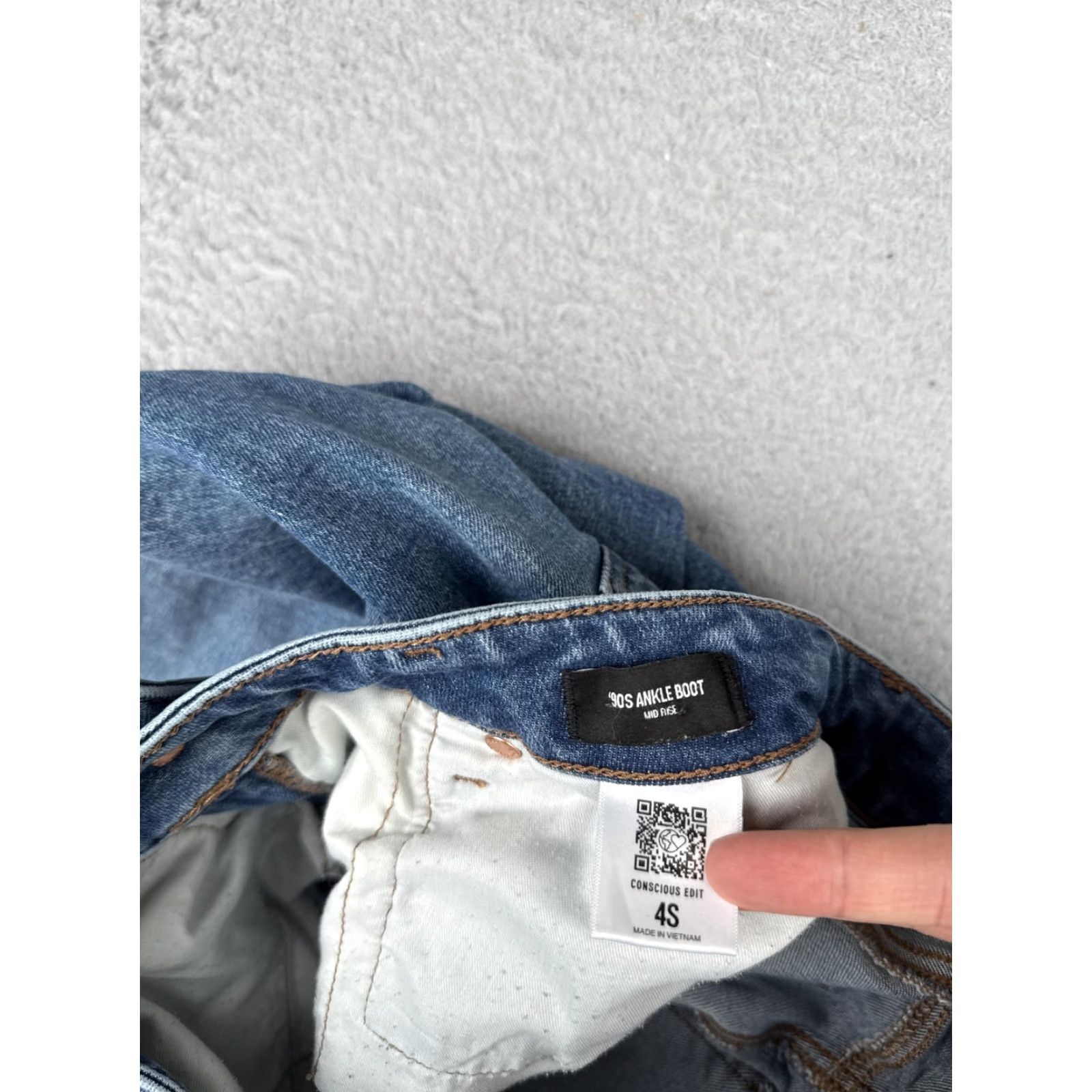 Express Express Jeans Womens 90s Ankle Boot Mid Rise Cropped Bootcut Denim 28x23 Blue 4S Stretch Cotton Spandex Regular 5-Pocket Zipper Button Size 27" / US 4 / IT 40 - 7 Thumbnail