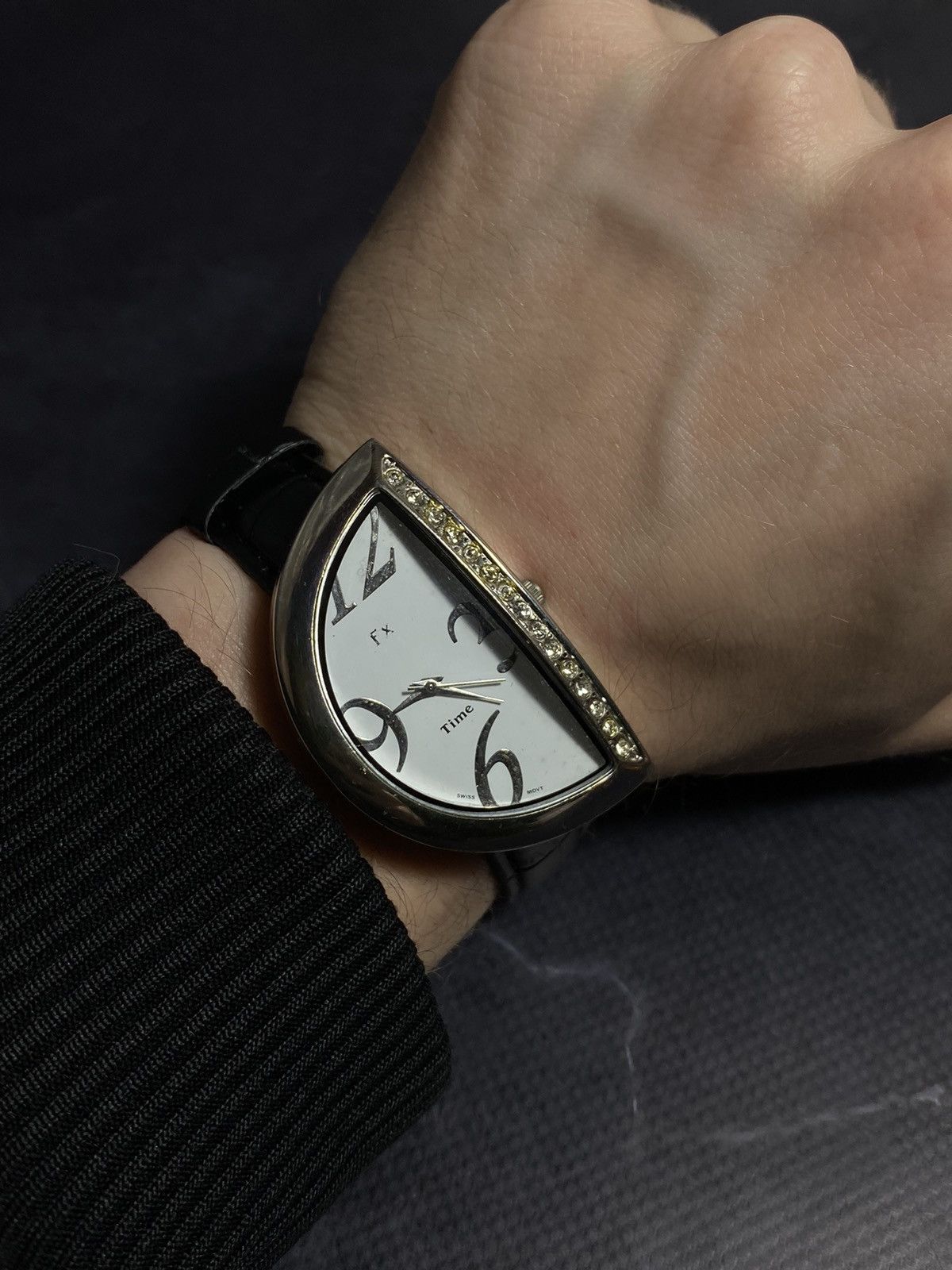 Japanese Brand Asymmetrical watches with crystals, Japanese brand Size ONE SIZE - 5 Thumbnail