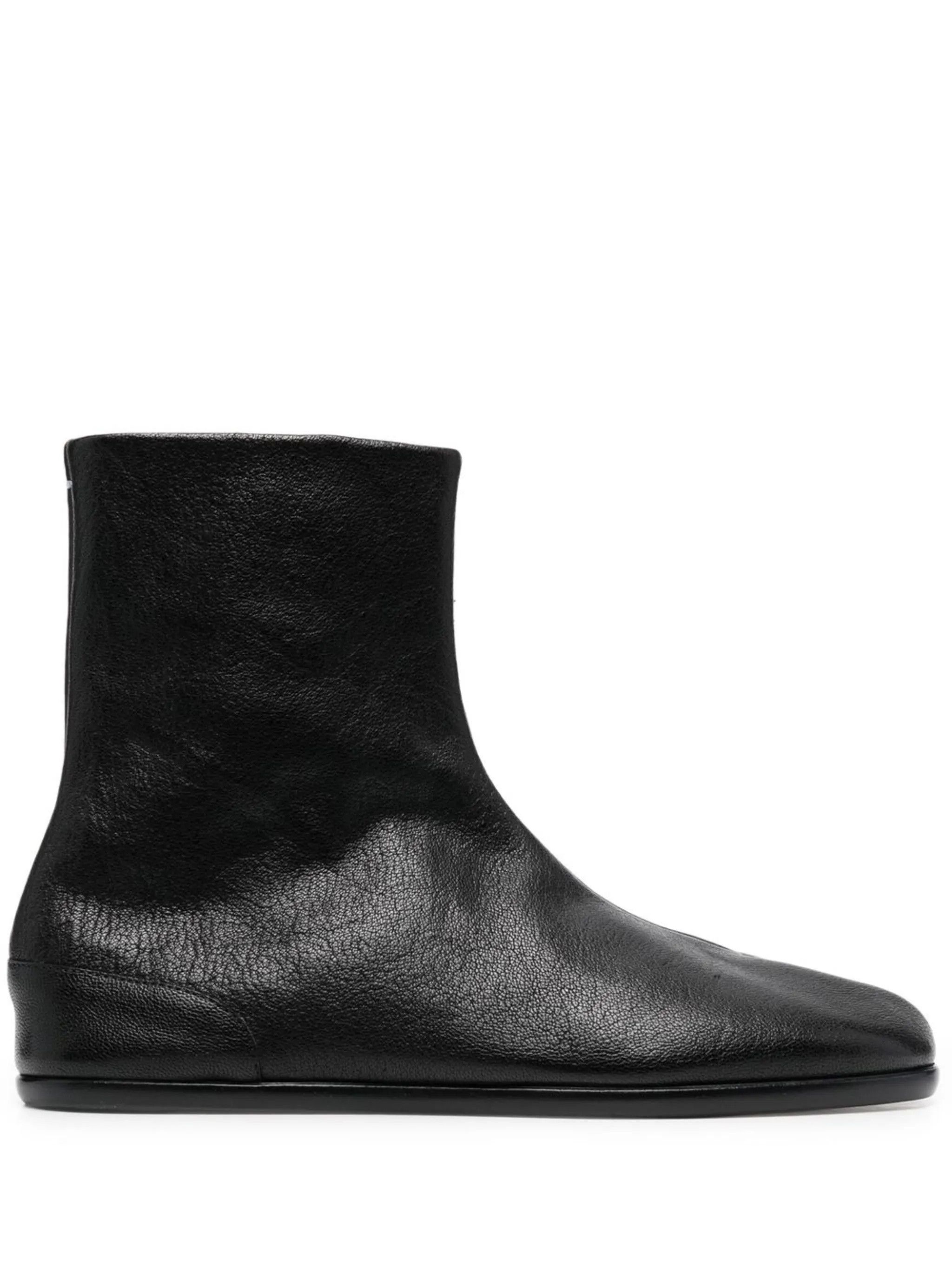 o1w1db11225 Tabi Flat Ankle Boots in Black