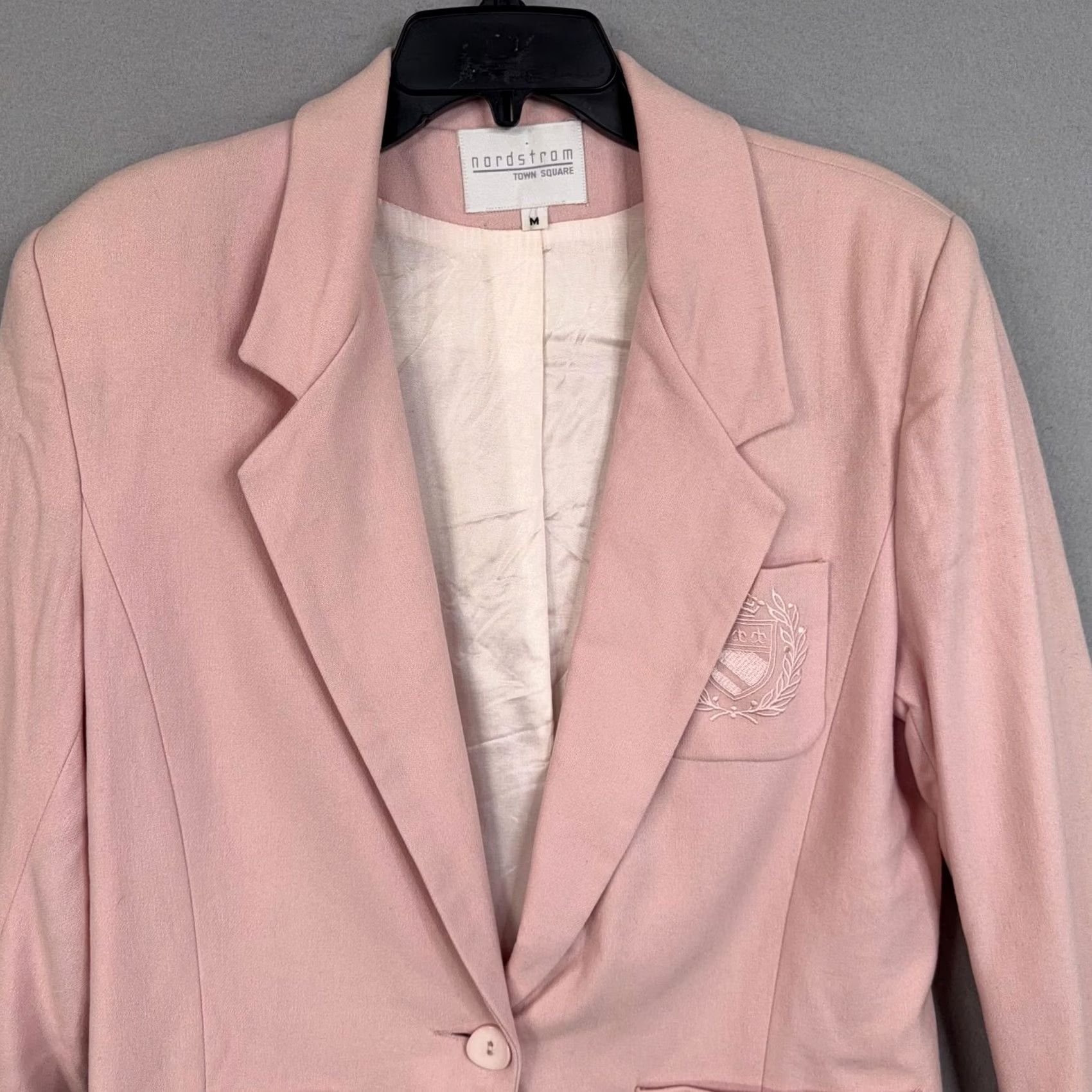 Nordstrom Nordstrom Blazer Womens M Pink Merino Wool Crest Patch One-Button Notch Lapel Long Sleeve Tailored Lined Dressy Business Workwear Size M / US 6-8 / IT 42-44 - 2 Thumbnail