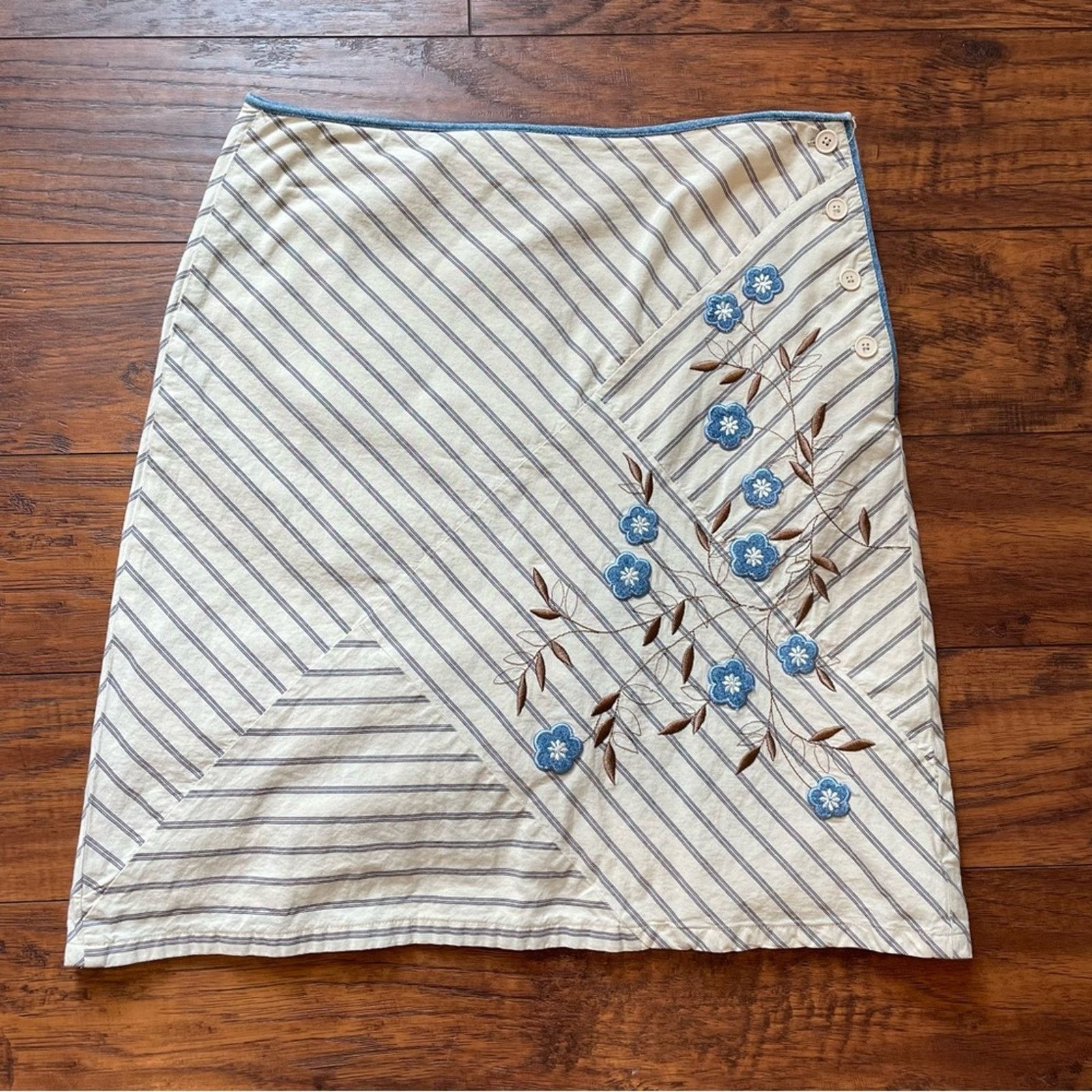 Ann Taylor Ann Taylor Petites Embroidered Skirt 4P Size 27" / US 4 / IT 40 - 1 Thumbnail