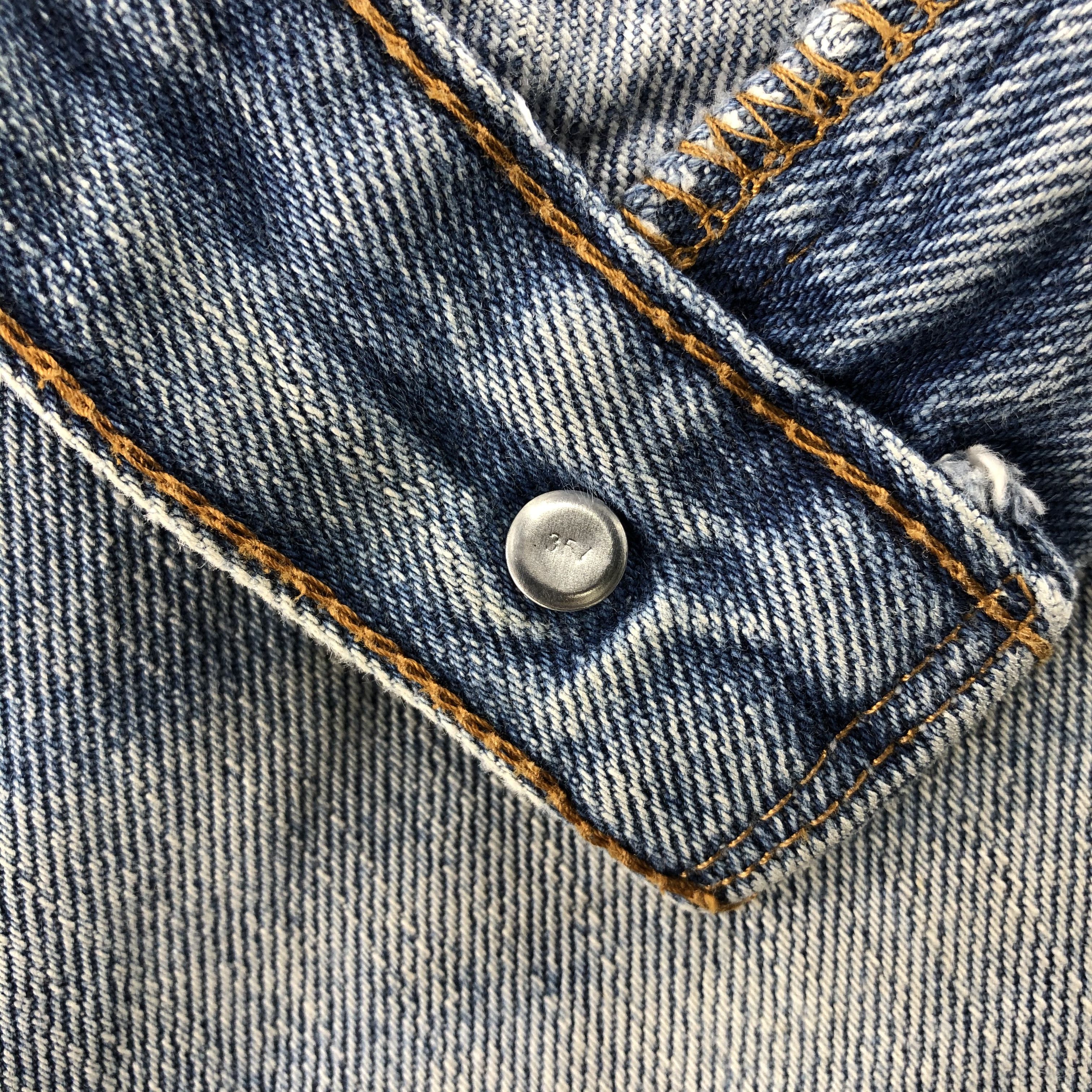 Distress Light Wash Vintage Levis 505 Jeans-J1142