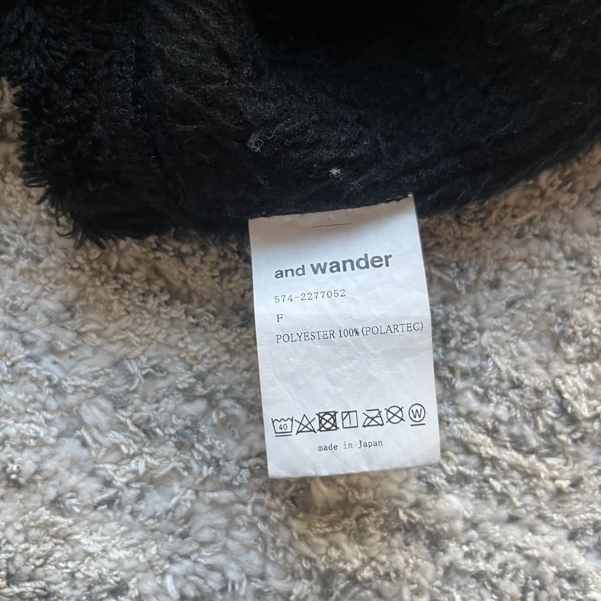 And Wander and Wander High Loft Fleece Neck Warmer Black Size ONE SIZE - 4 Thumbnail