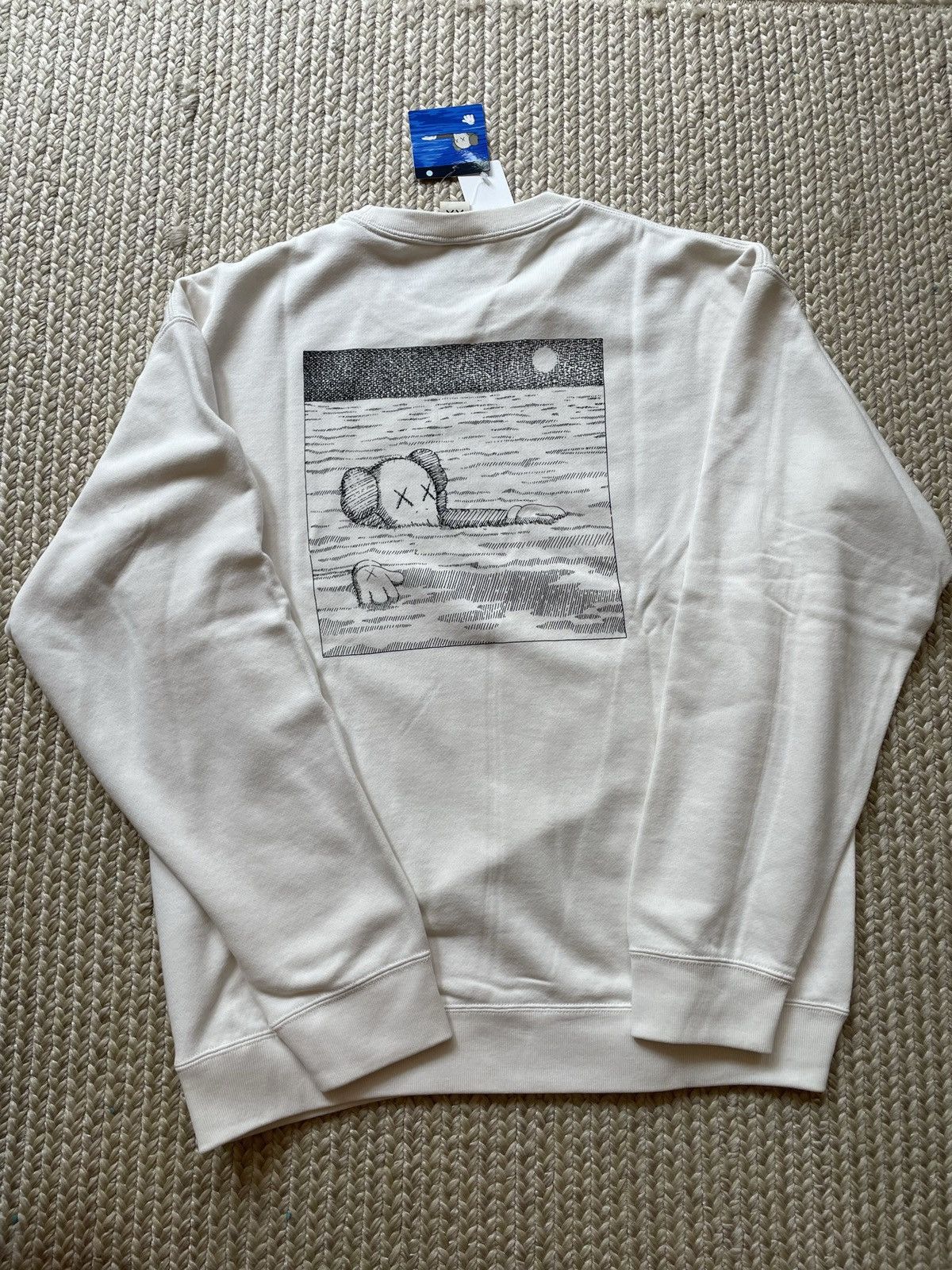 Kaws x Uniqlo Crewneck Pullover Sweater cream size medium