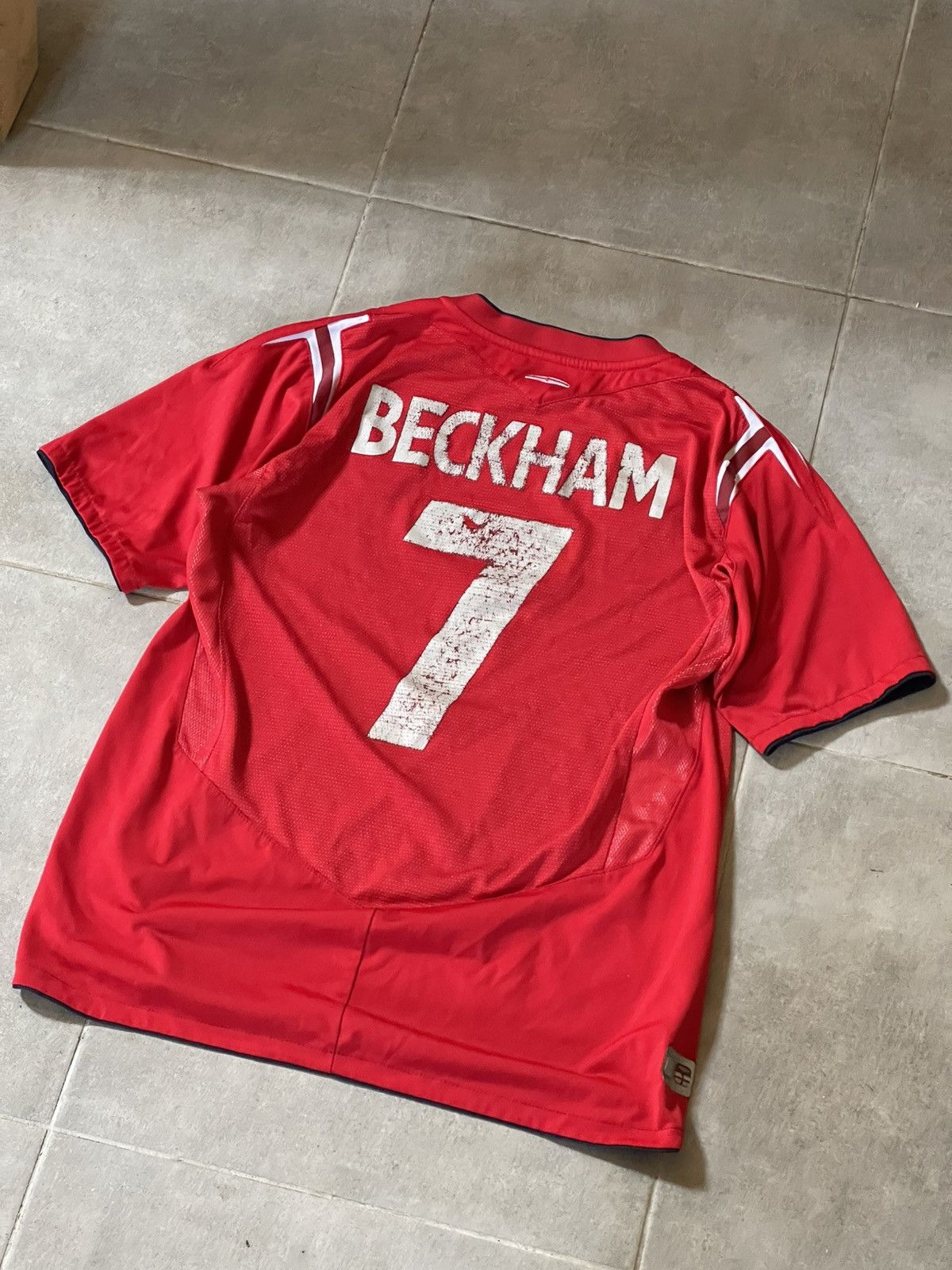 Umbro 2004 Umbro England #7 Backham vintage soccer jersey Size US M / EU 48-50 / 2 - 5 Thumbnail