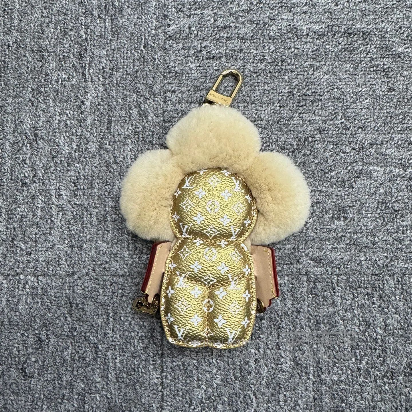Louis Vuitton Louis Vuitton vivienne keychain| Size ONE SIZE - 2 Thumbnail