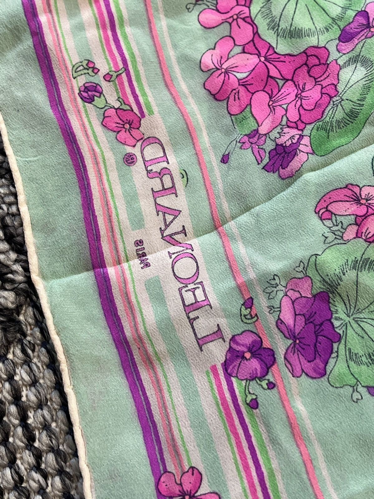Leonard Paris × Vintage Vintage Leonard Paris Flowers Scarf Size ONE SIZE - 3 Thumbnail