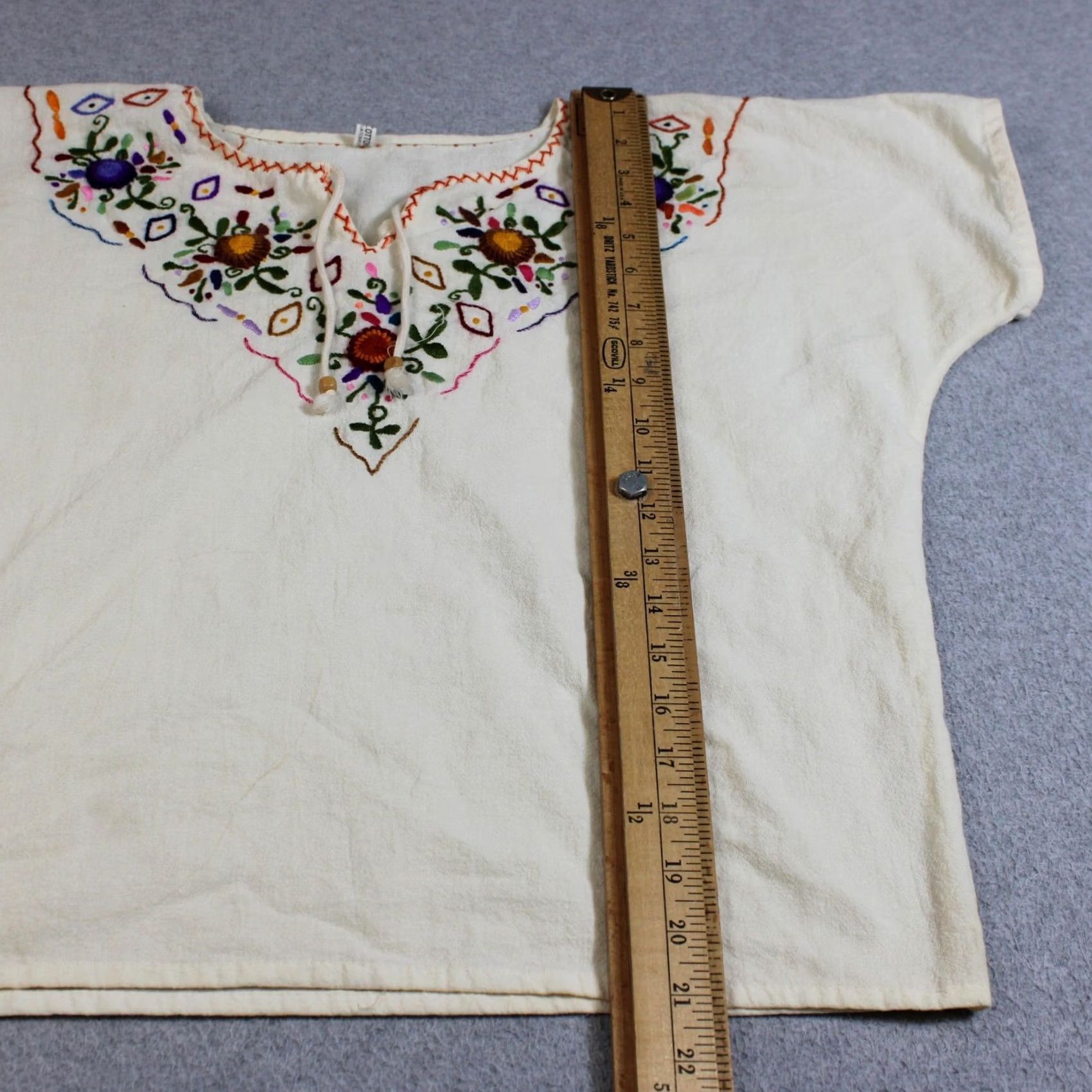 Vintage VINTAGE Guatemalan Embroider Shirt Women Small White Boho Floral Cotton Peasant Shirt Women S White Embroidered Tunic Size S / US 4 / IT 40 - 7 Thumbnail