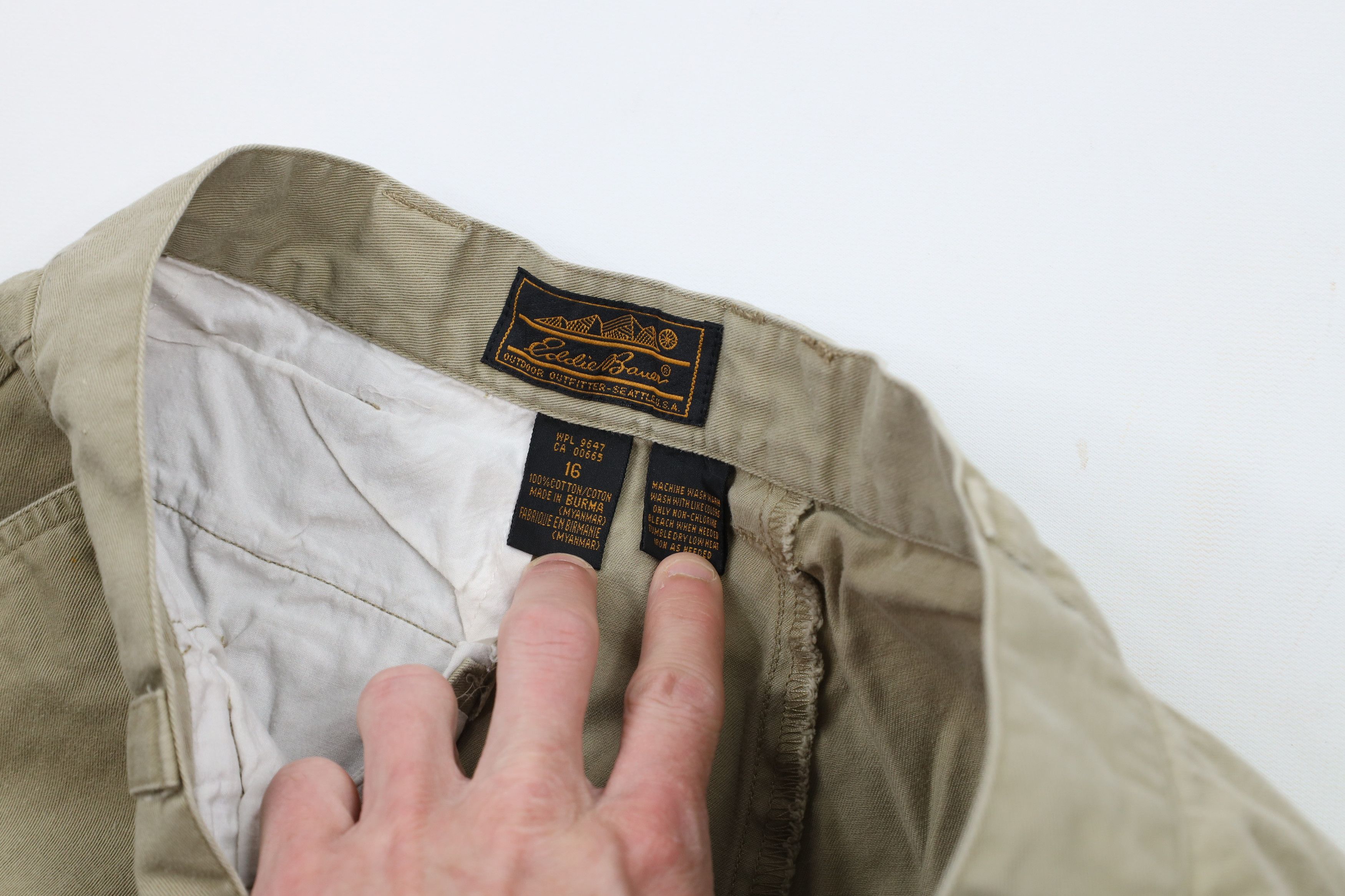 Eddie Bauer × Vintage Vintage 90s Eddie Bauer Cuffed Pleated Bermuda Safari Shorts Size 38" / US 16 / IT 52 - 6 Thumbnail