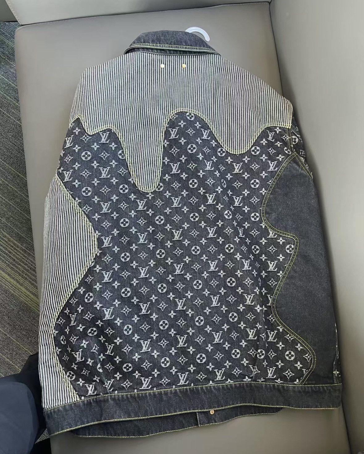 Louis Vuitton louis vuitton Black deconstructed patchwork denim j Size US XXL / EU 58 / 5 - 2 Thumbnail