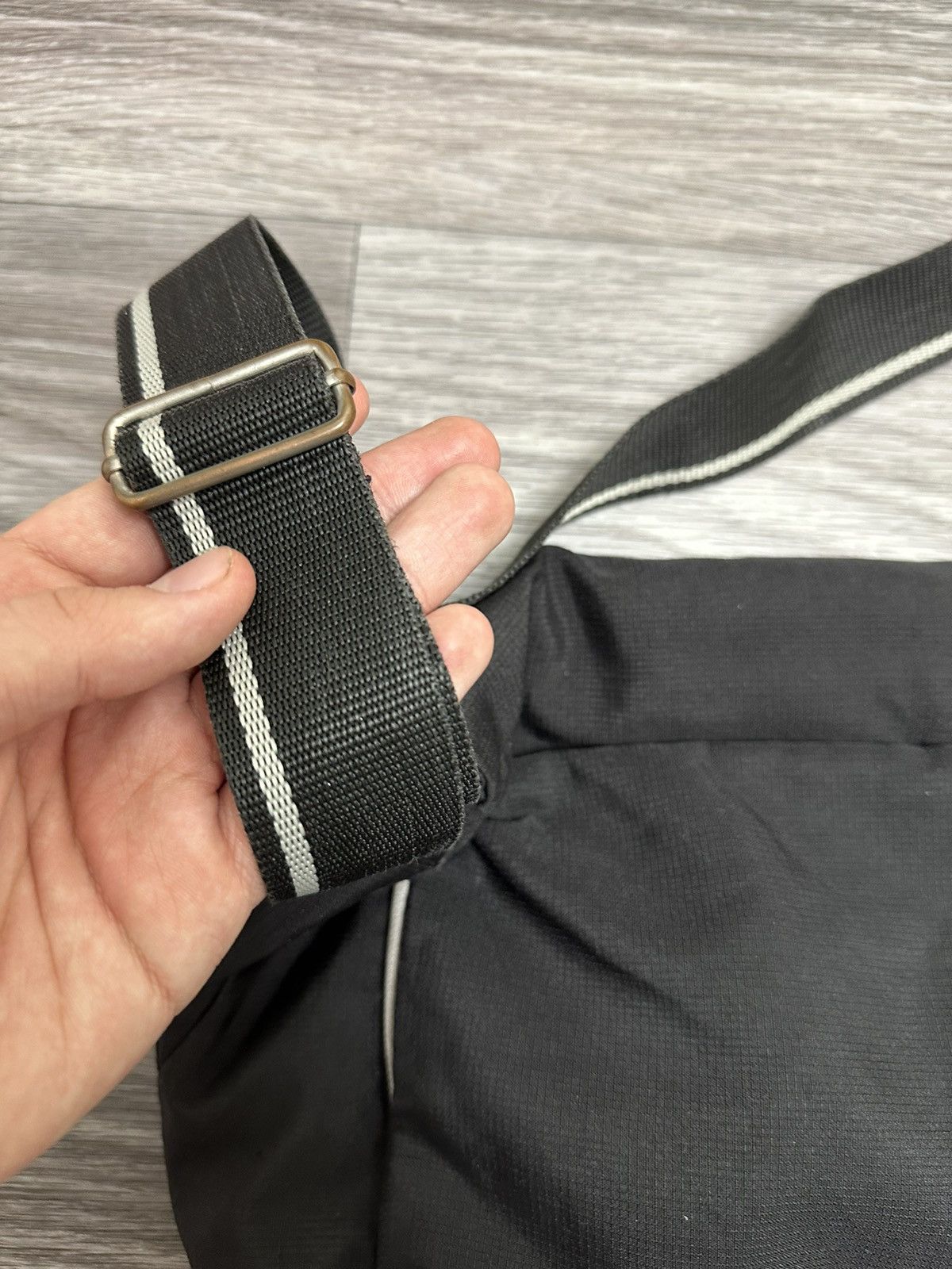 Nike Vintage Nike Swoosh Nylon Shoulder Bag Y2K Os Size ONE SIZE - 4 Thumbnail
