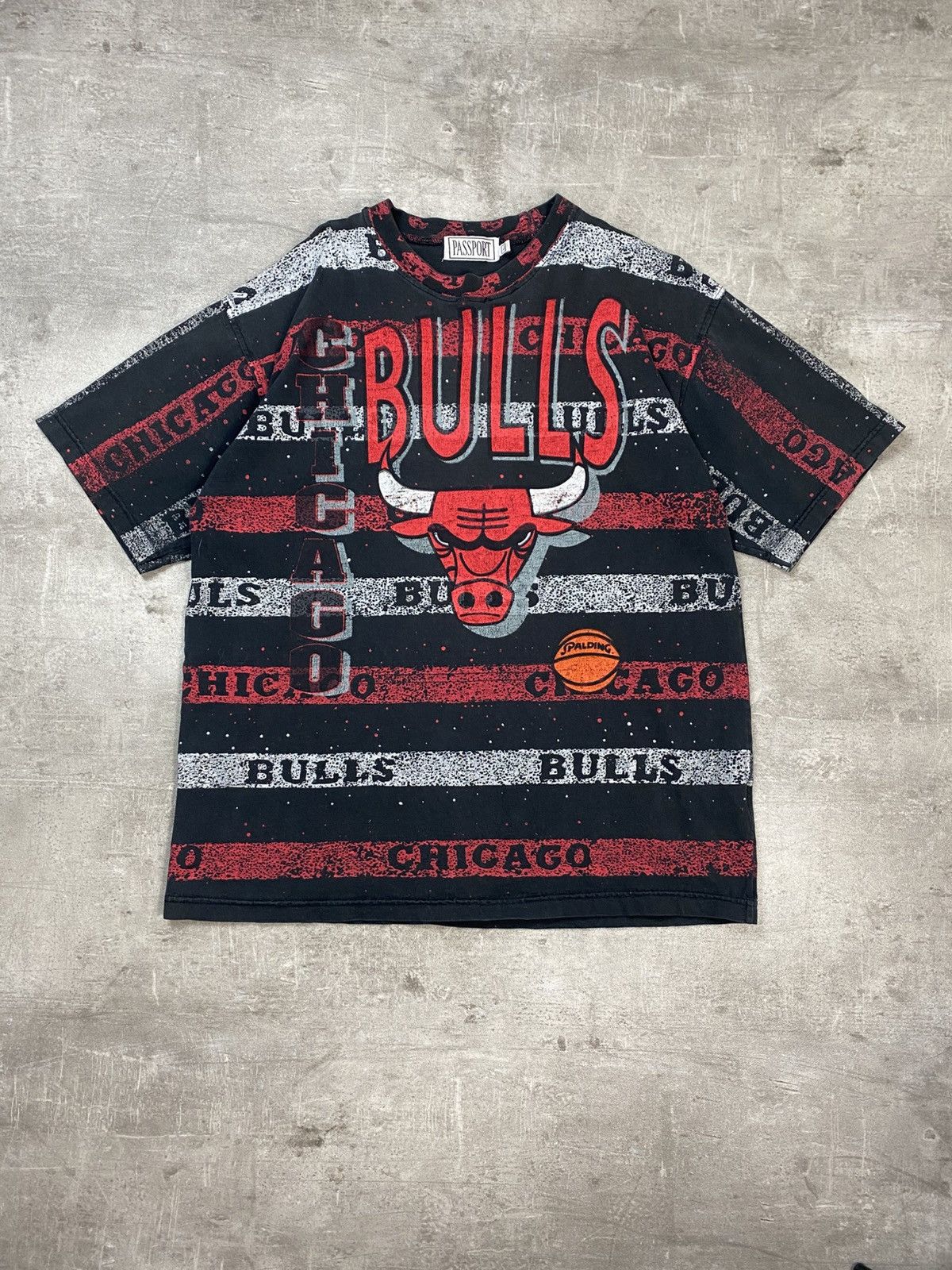 Vintage Vintage Chicago Bulls NBA Washed Fullprint T-shirt Size US L / EU 52-54 / 3 - 1 Thumbnail
