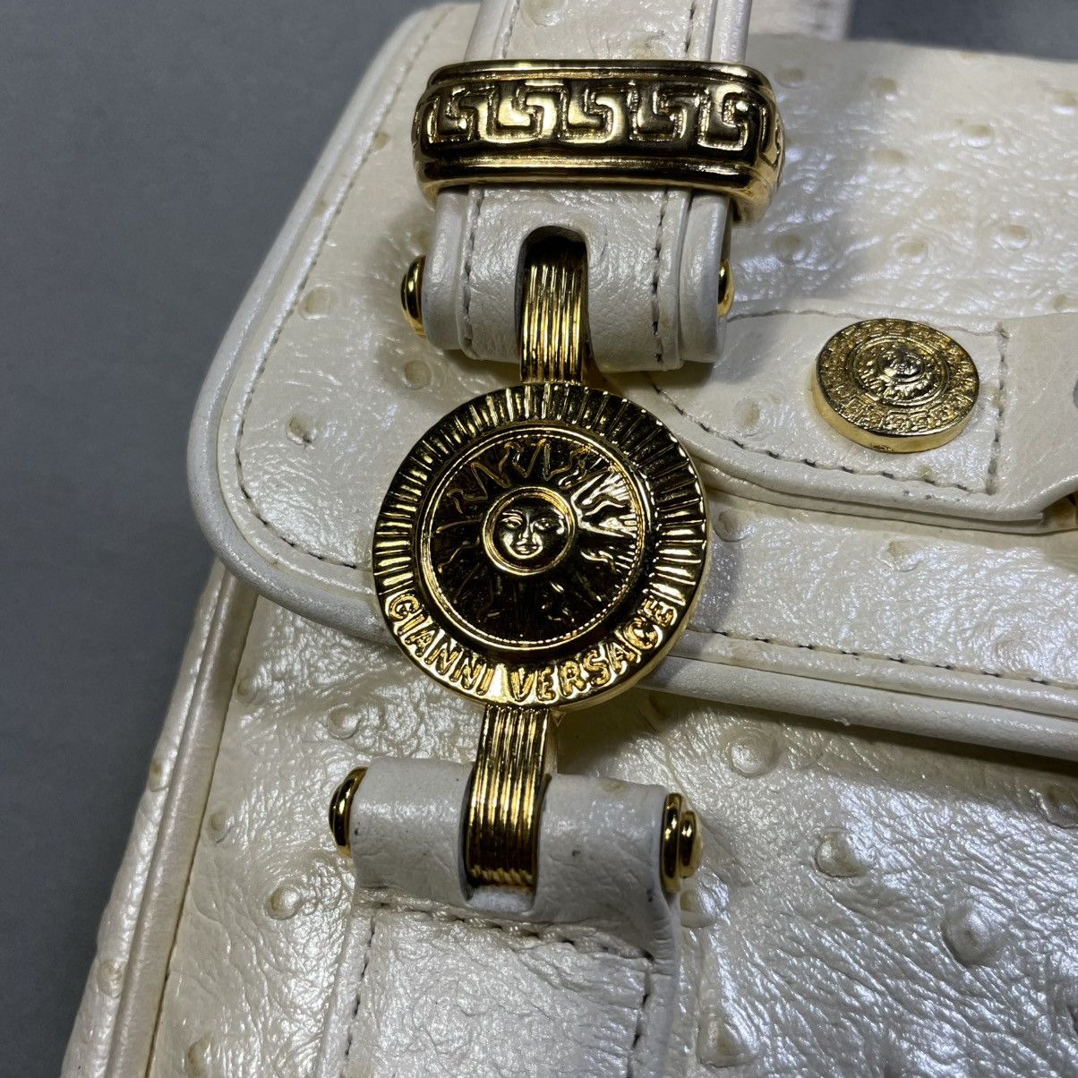Versace GIANNI VERSACE PEARL WHITE OSTRITCH HAND BAG Size ONE SIZE - 5 Thumbnail