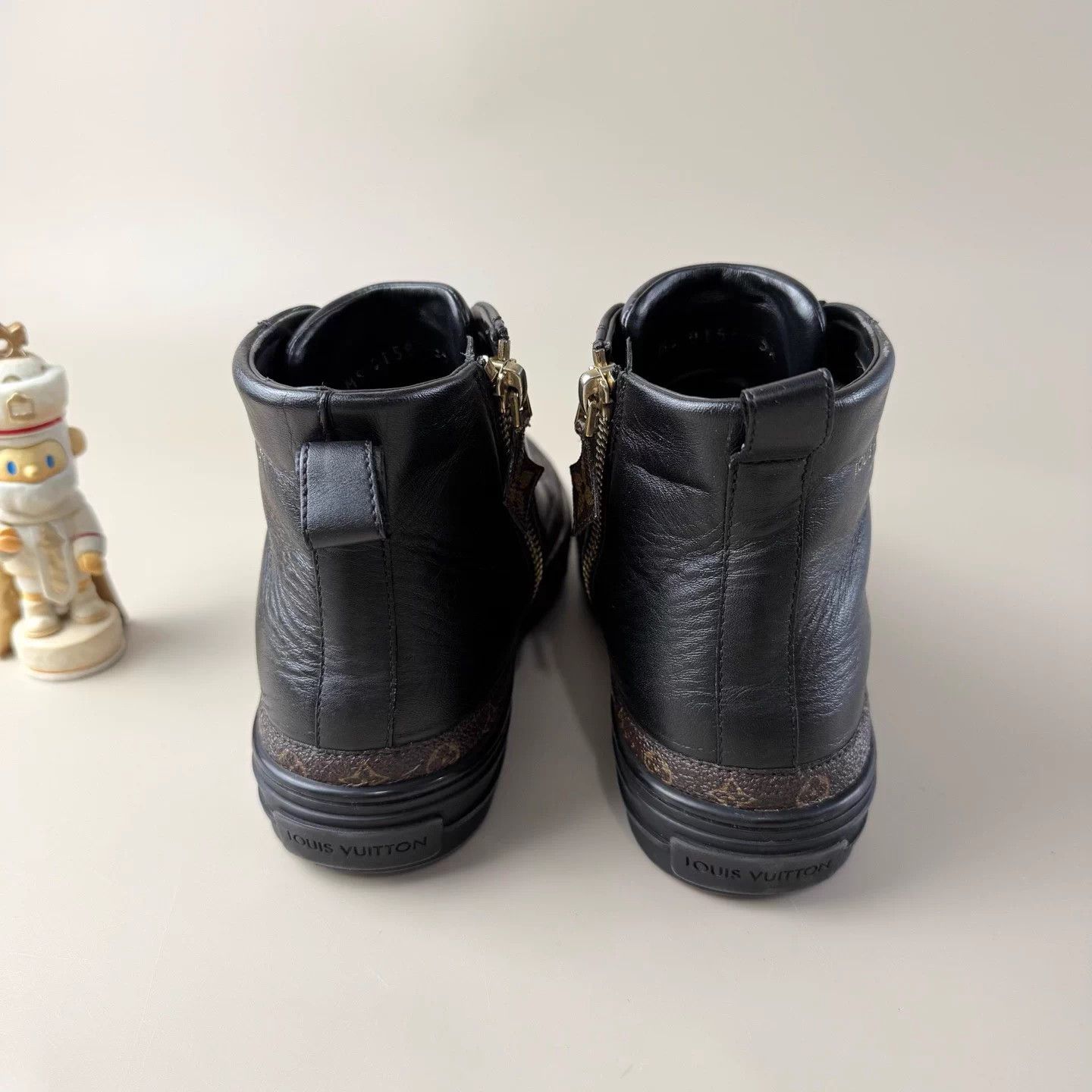 LV Monogram black and brown zipper sneakers 35 EU