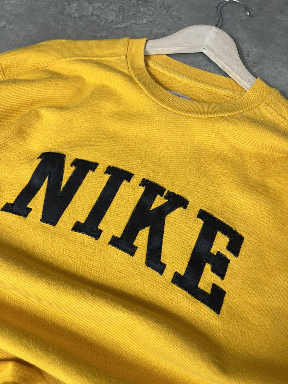 Nike Men’s Vintage Y2K Nike Sweatshirt Size US M / EU 48-50 / 2 - 7 Thumbnail