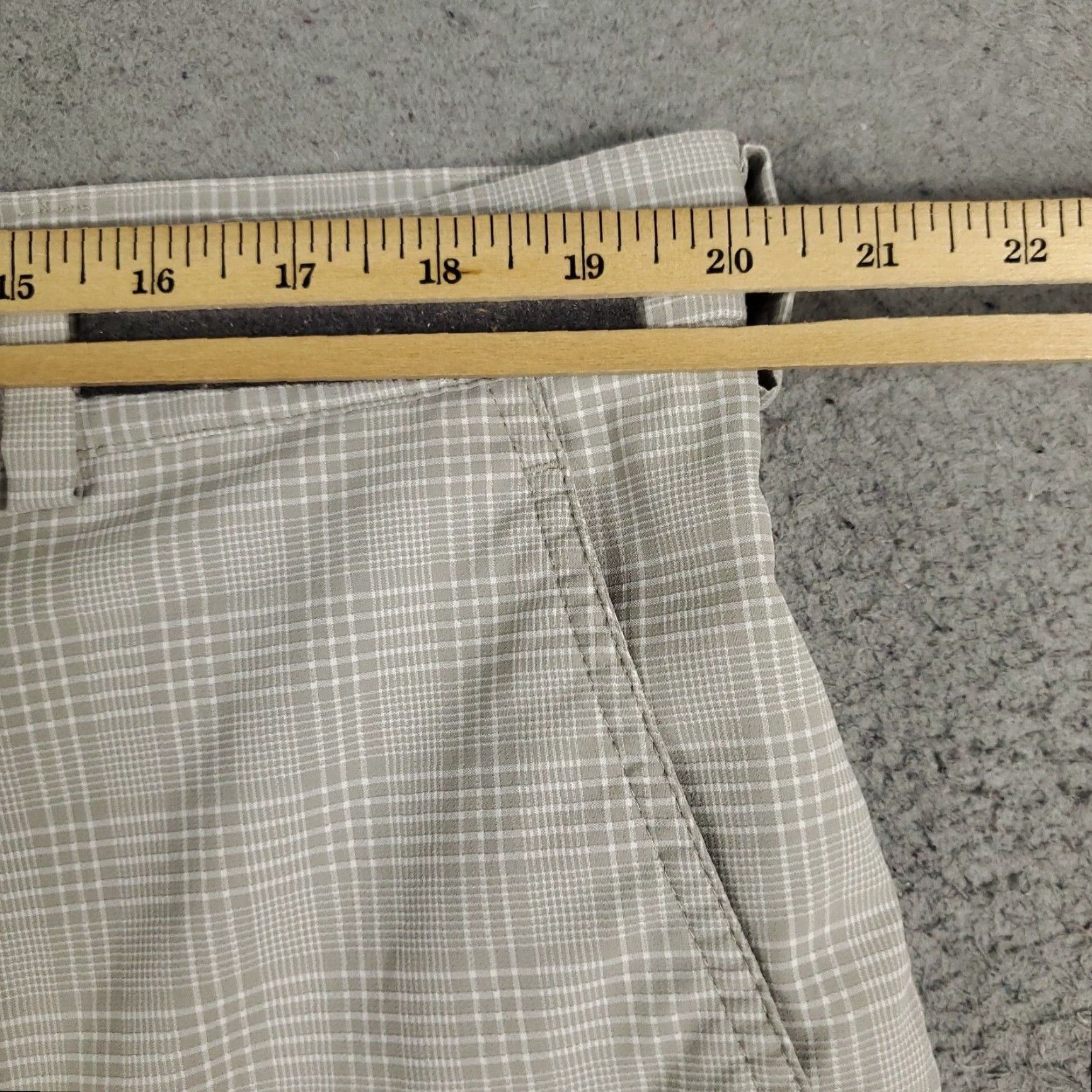 Nike Nike Shorts Mens 40 Gray Plaid Dri Fit Casual Flat Front Chino Sports American Modern Preppy Logo Mens Size US 40 / EU 56 - 4 Thumbnail
