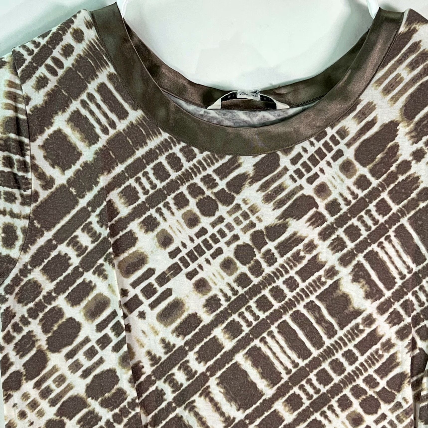 Banana Republic BANANA REPUBLIC Womens Cap Sleeve Satin Trim Light Brown T Shirt Top Small Adult Regular 30in Chest Geometric Pattern Size S / US 4 / IT 40 - 3 Thumbnail