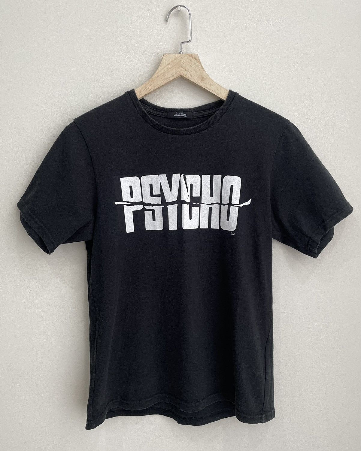 UNDERCOVER　PSYCHO Print T-Shirts Undercover x Psycho logo-print T-shirt | Black | FARFETCH