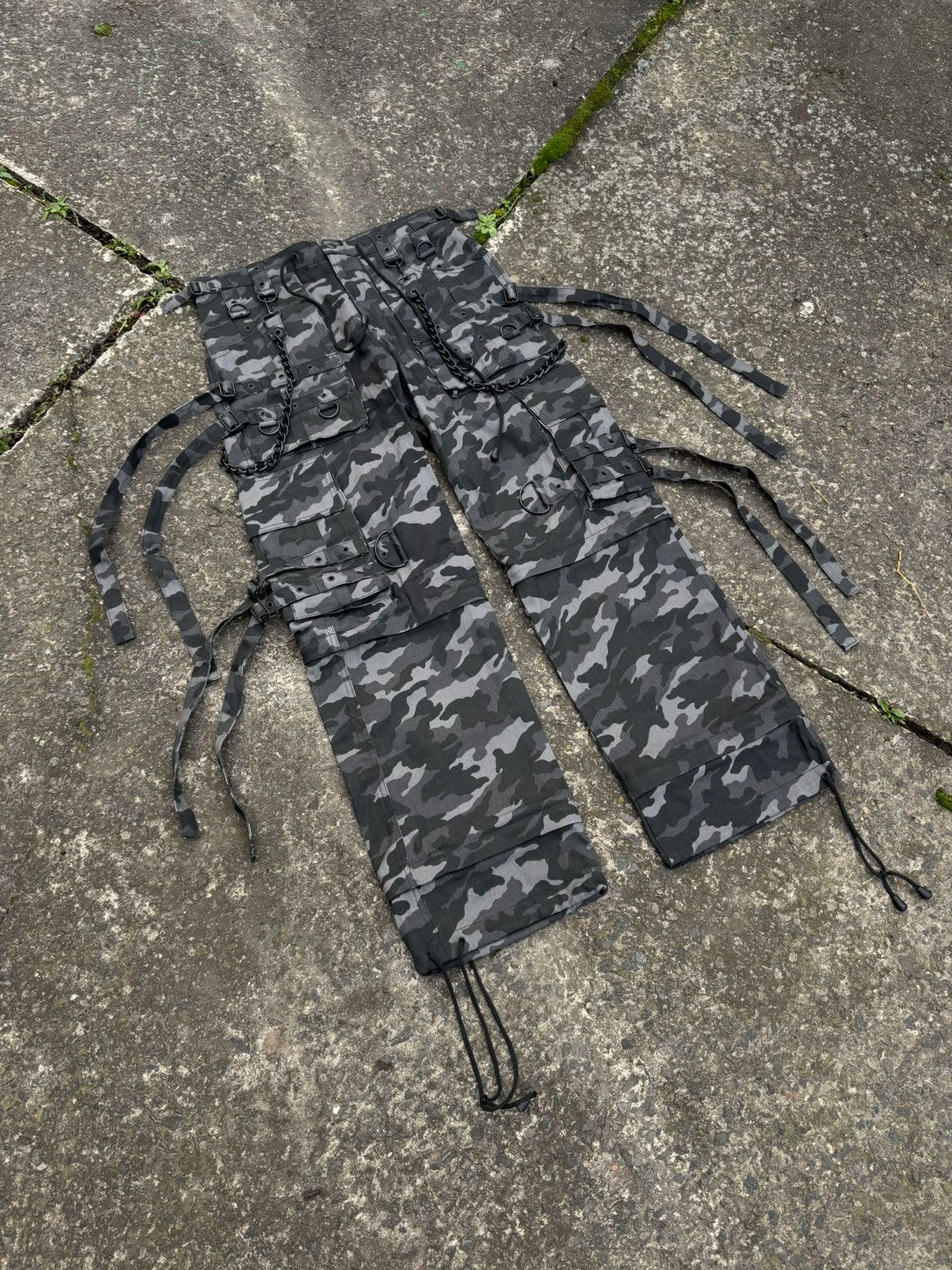 Japanese Brand 🔥VERY RARE GOTHICANA BY EMP AVANT GARDE BONDAGE CARGO PANTS🔥 Size US 34 / EU 50 - 2 Thumbnail