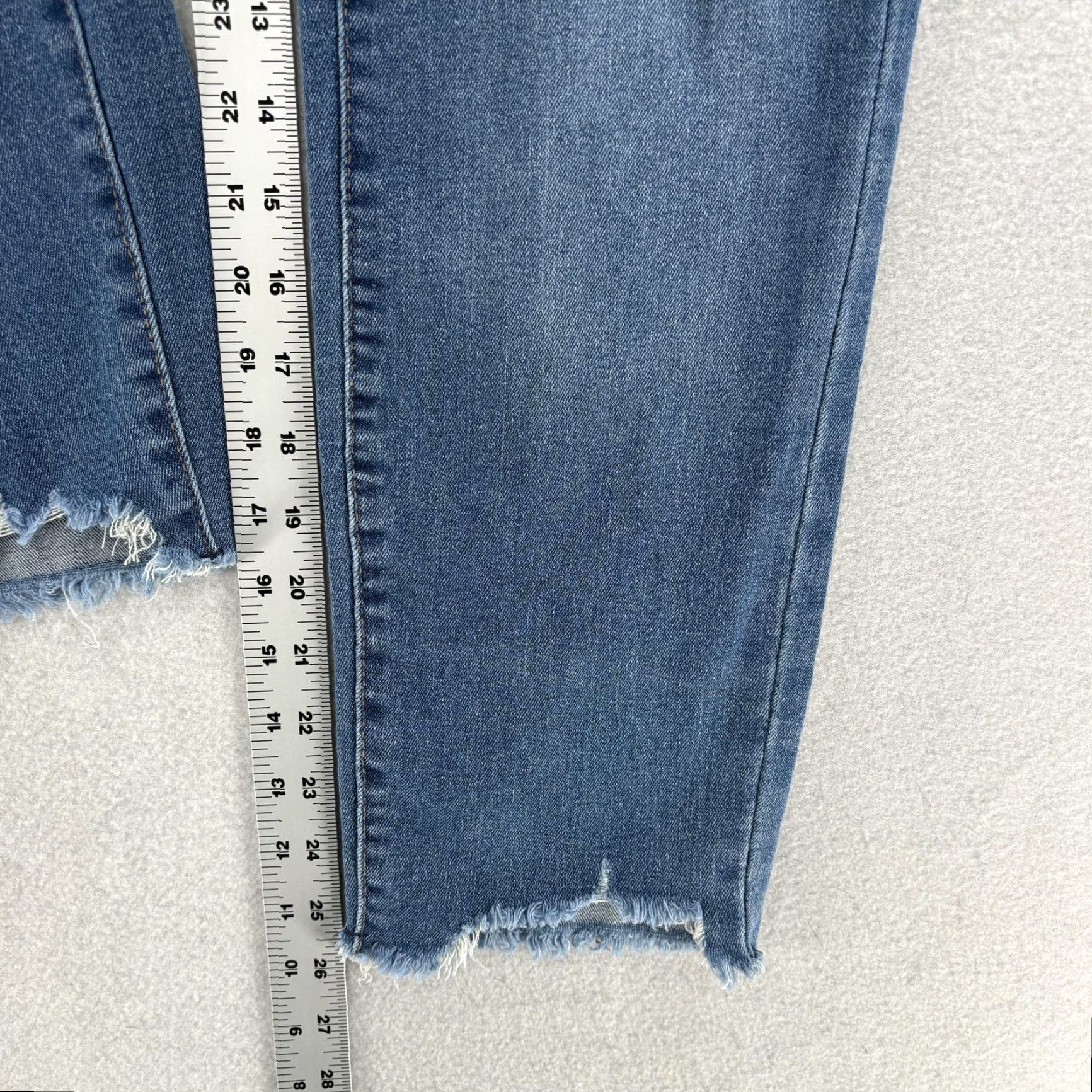 Nicole Miller Nicole Miller Soho High Rise Ankle Slim Jeans Womens 4 Medium Wash Distressed blue pocket stretch denim 5-pocket Mens Womens Girls Boys Size 27" / US 4 / IT 40 - 7 Thumbnail