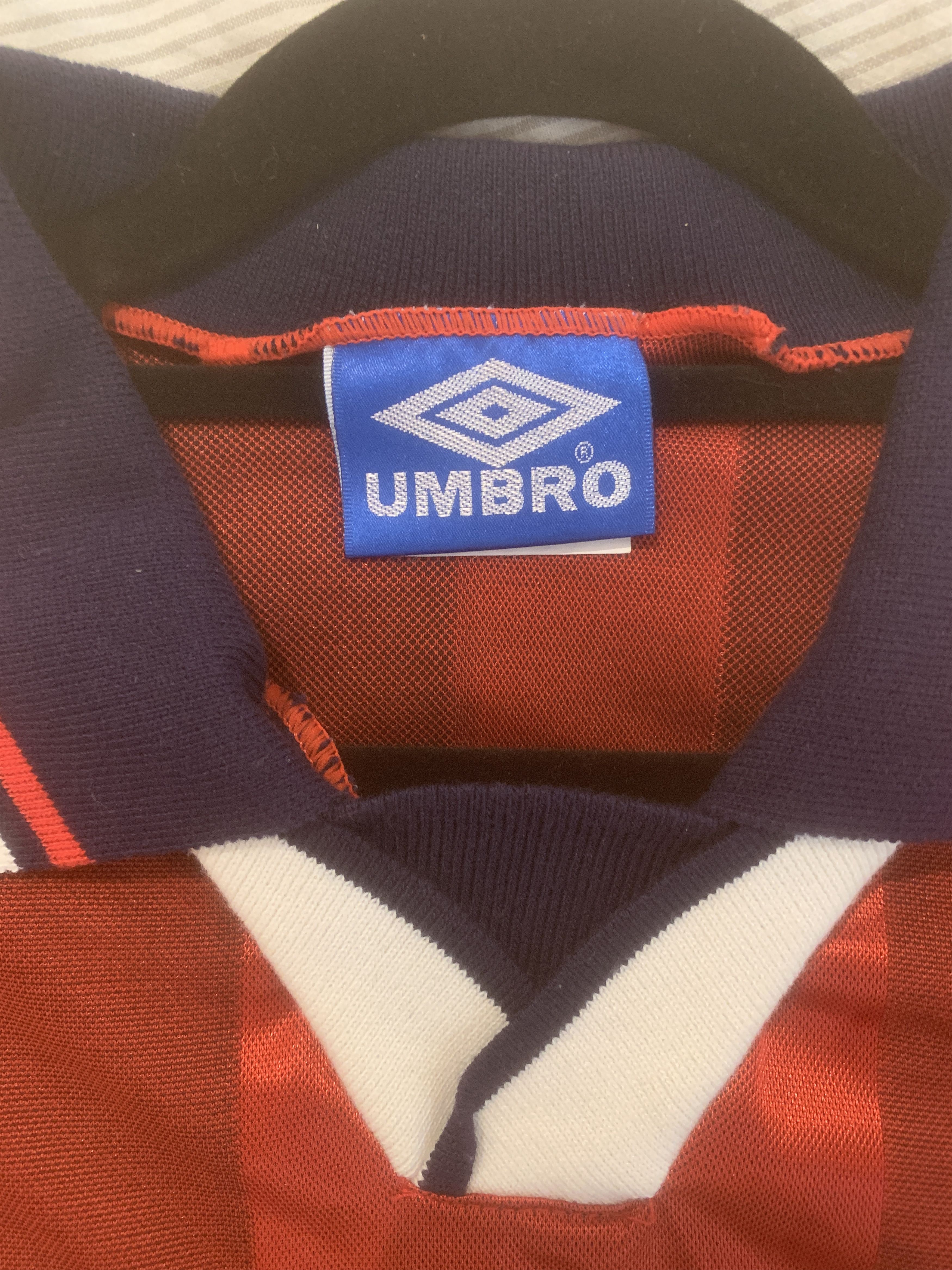 Umbro Vintage England 1998 Away Kit Football Soccer Jersey Size Size US L / EU 52-54 / 3 - 4 Thumbnail