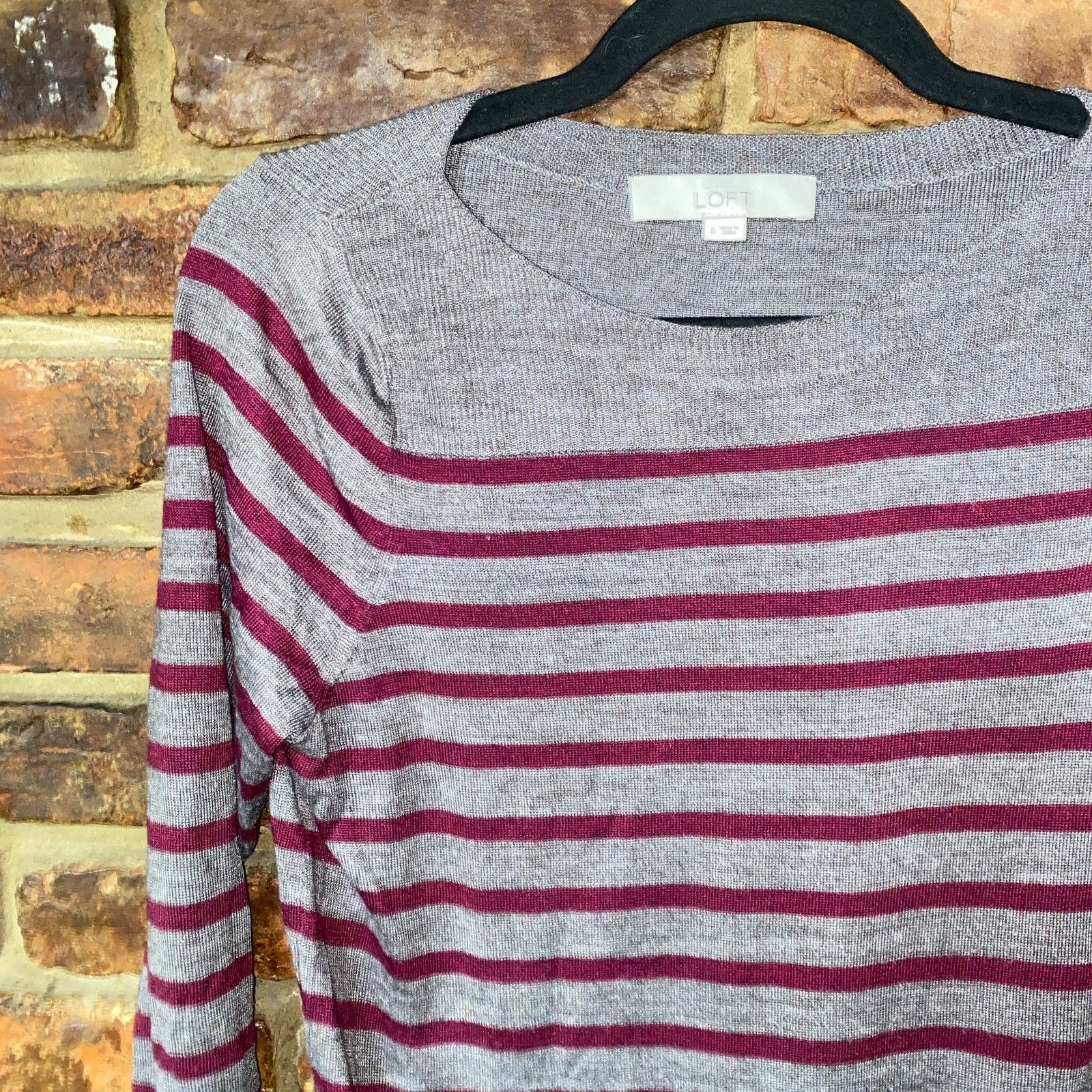 Loft Ann Taylor LOFT Gray Burgundy Striped Knit Sweater Small Size S / US 4 / IT 40 - 2 Thumbnail