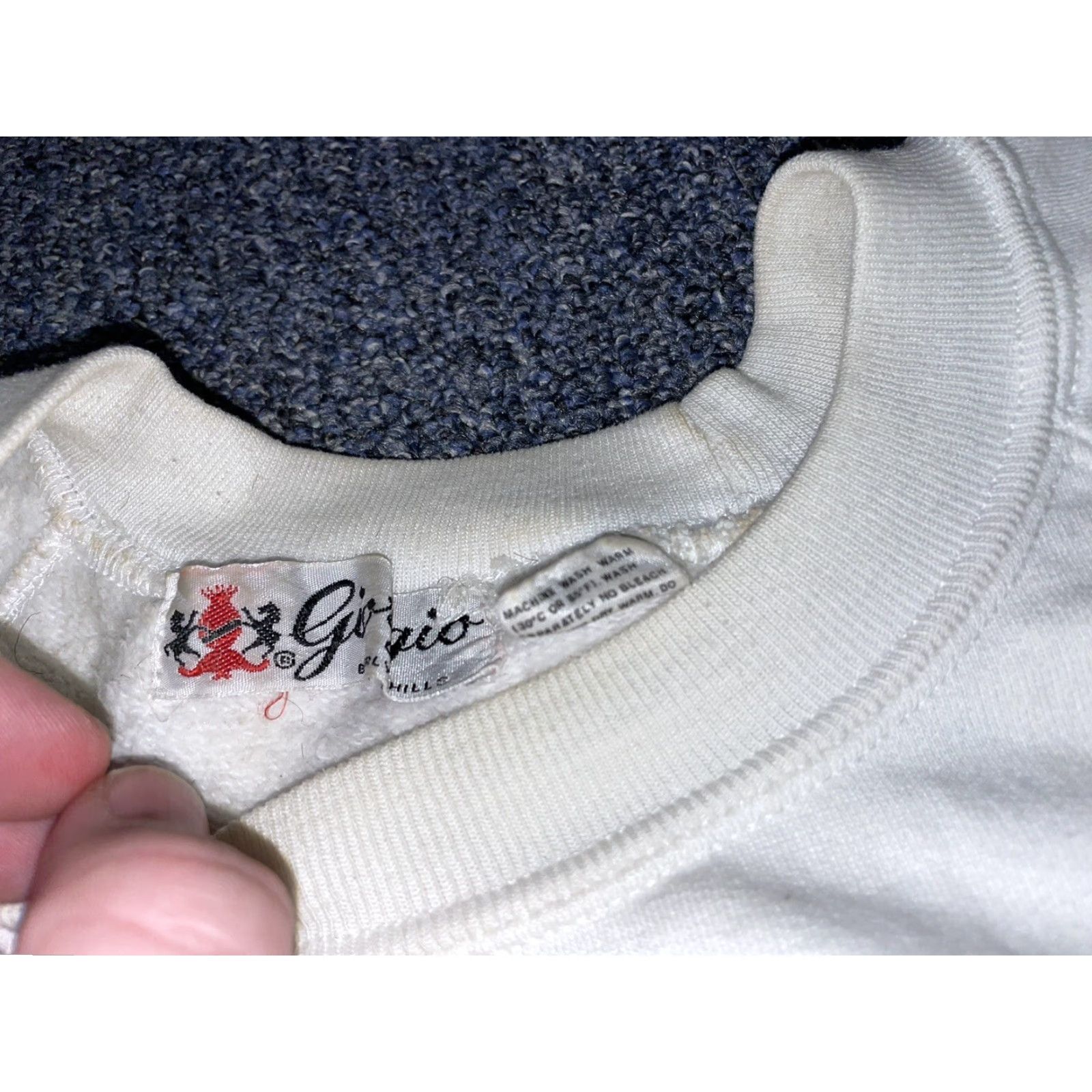 Vintage VINTAGE Giorgio Beverly Hills Raglan Crewneck Sweatshirt White 80s M Mens Size US M / EU 48-50 / 2 - 6 Thumbnail