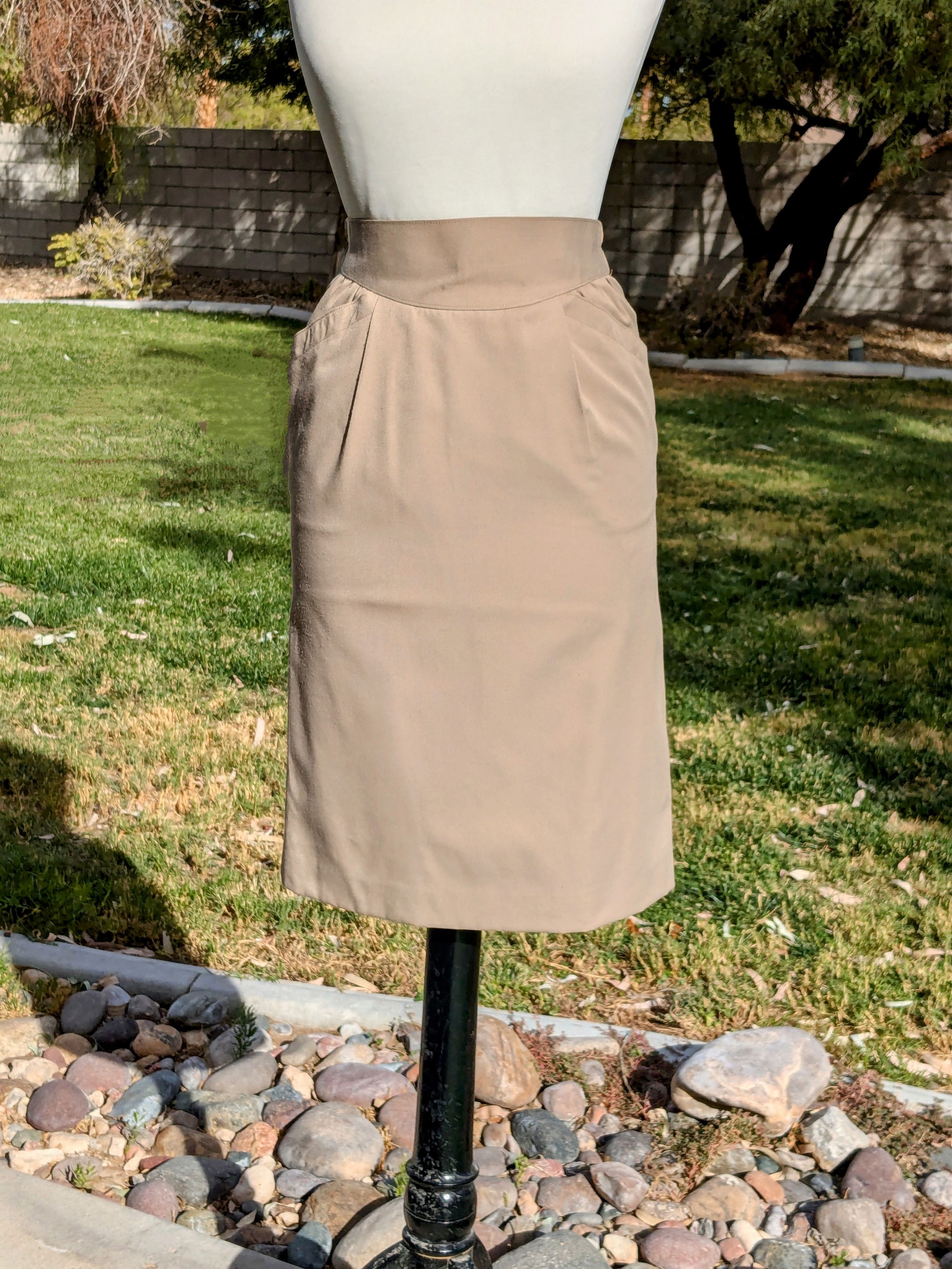 Vintage Vintage Japanese Beige Polyester Rayon Retro Midi Skirt EUC Size 26" / US 2 / IT 38 - 2 Thumbnail