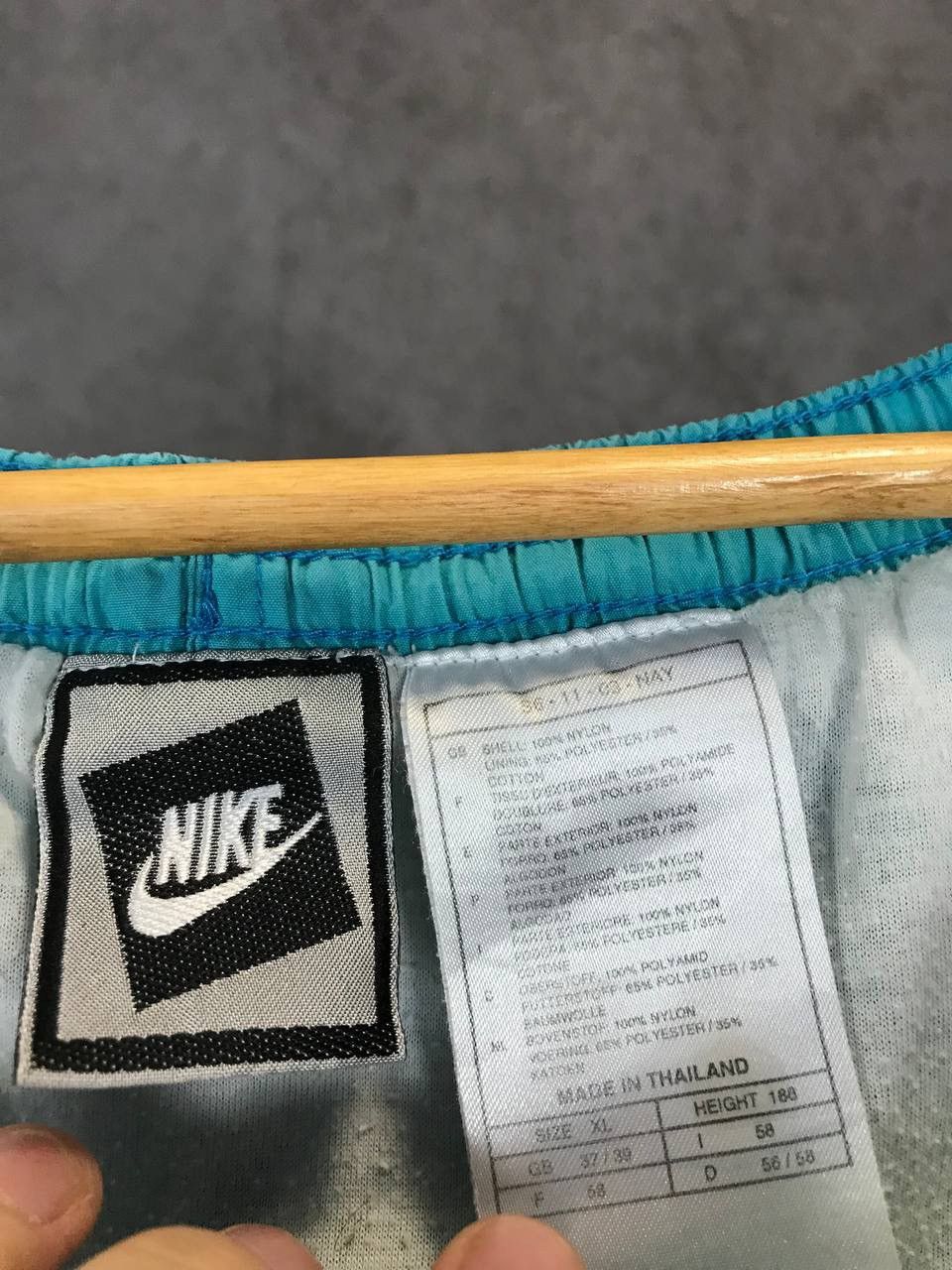 Vintage Nike swoosh streetwear vintage nylon shorts Size US 36 / EU 52 - 5 Thumbnail