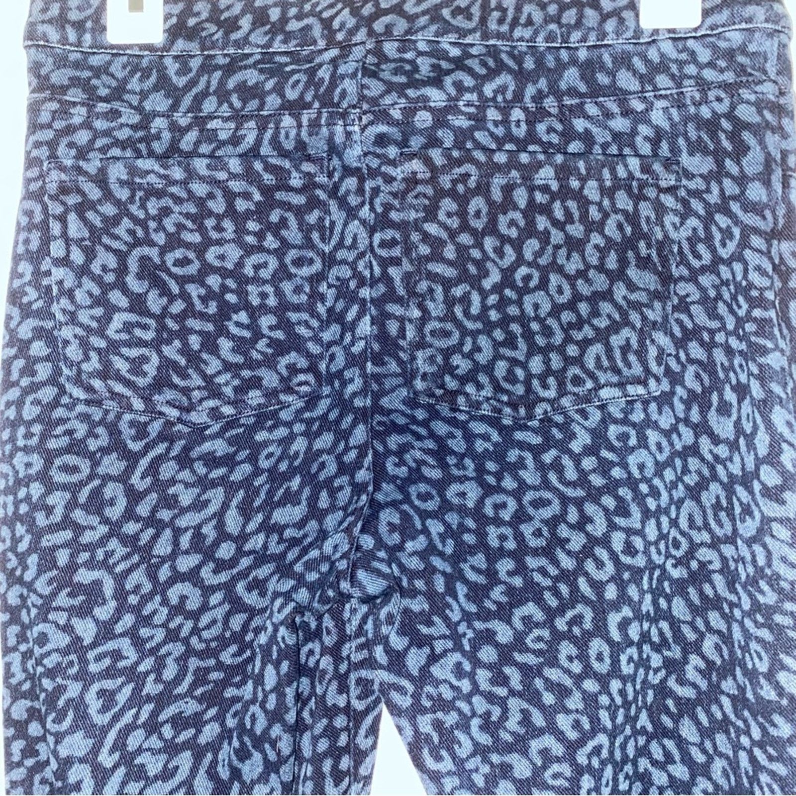 Spanx SPANX $99 Jeanish Legging Blue Denim Leopard MED EUC Size 30" / US 8 / IT 44 - 12 Thumbnail
