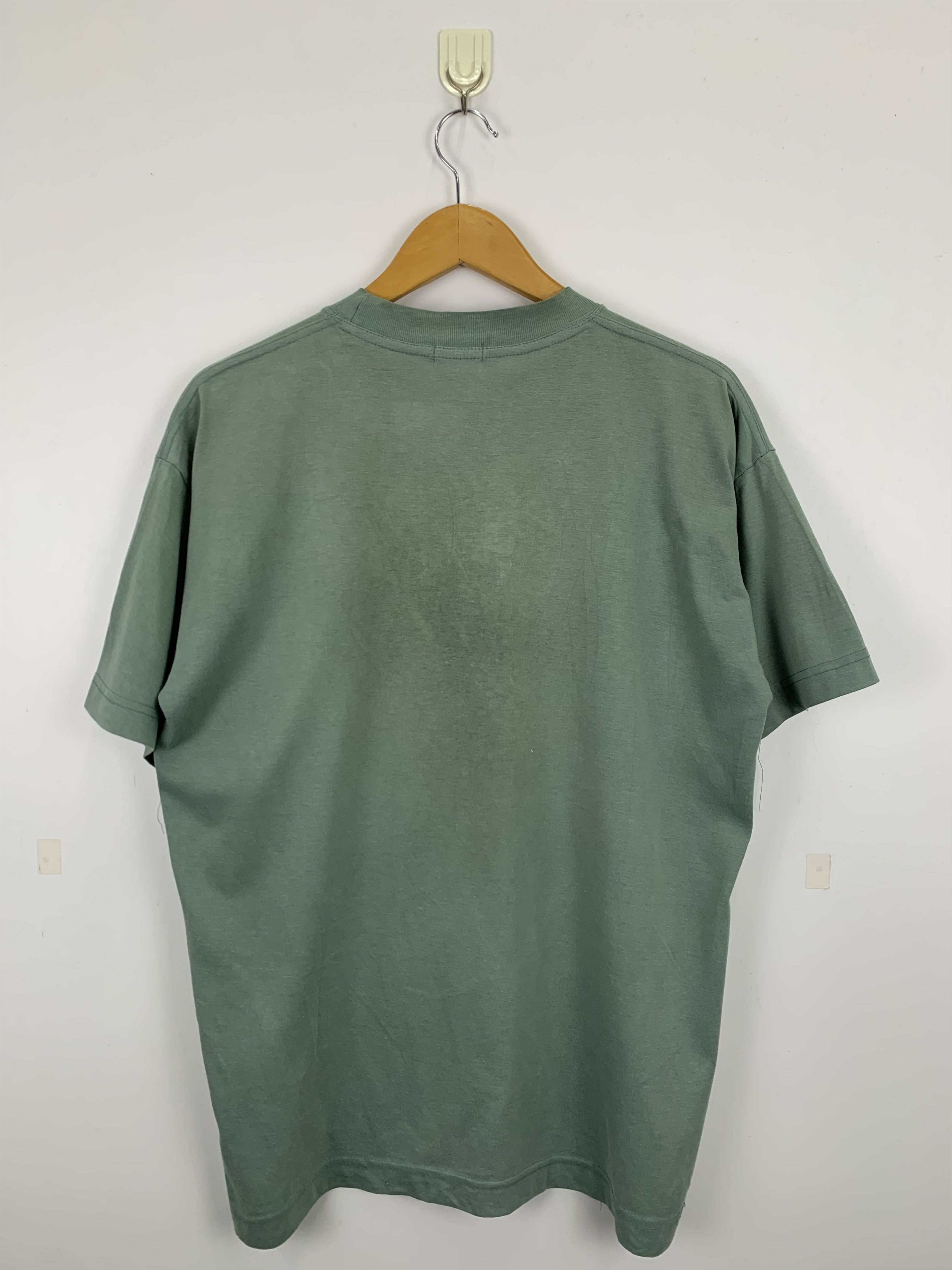 Guess × Vintage Vintage 90s Guess Emboridered Logo T Shirt TA0273 Size US L / EU 52-54 / 3 - 3 Thumbnail