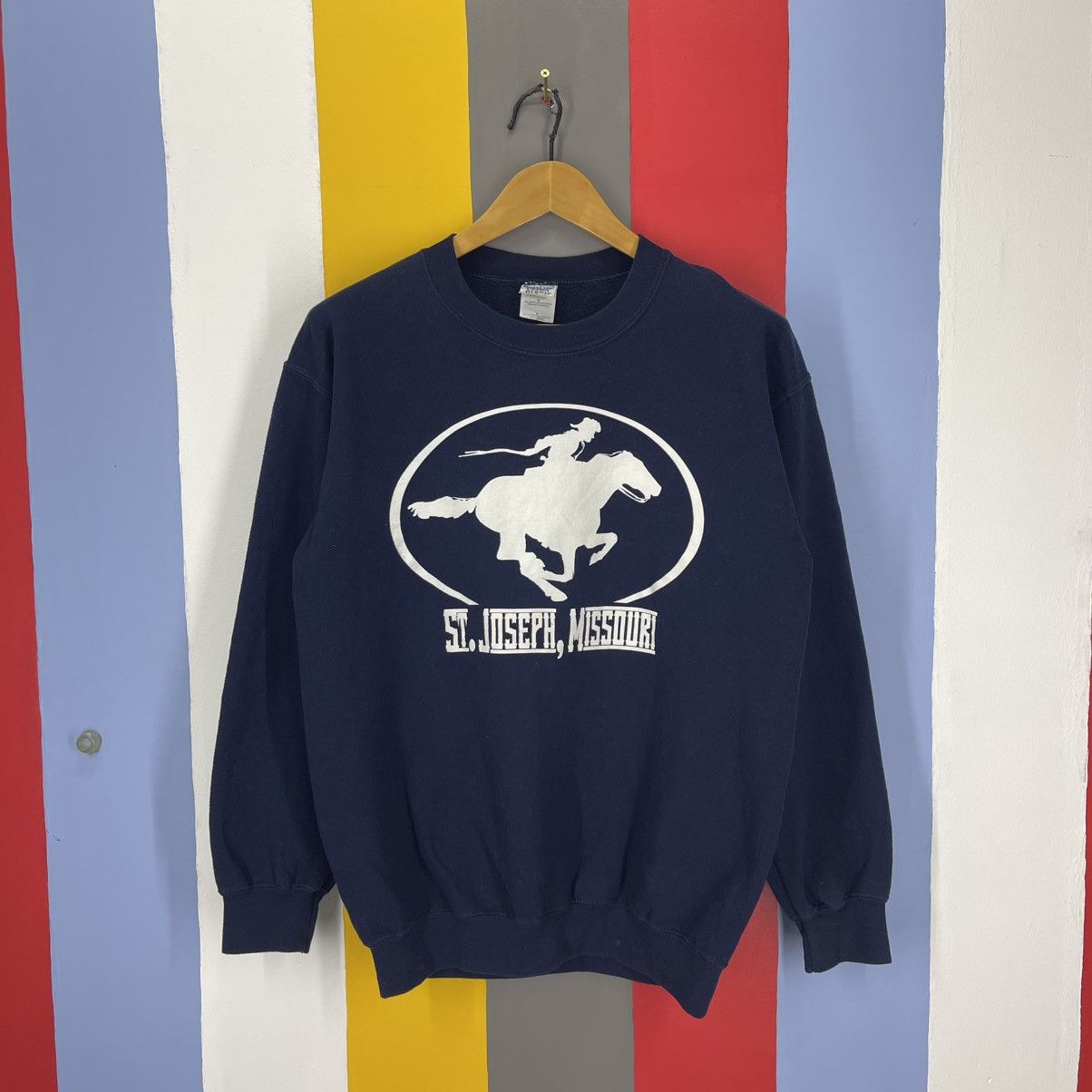 Gildan Vintage ST JOSEPH, MISSOURI Crew Neck Sweatshirt #1996/13 Size US M / EU 48-50 / 2 - 1 Thumbnail