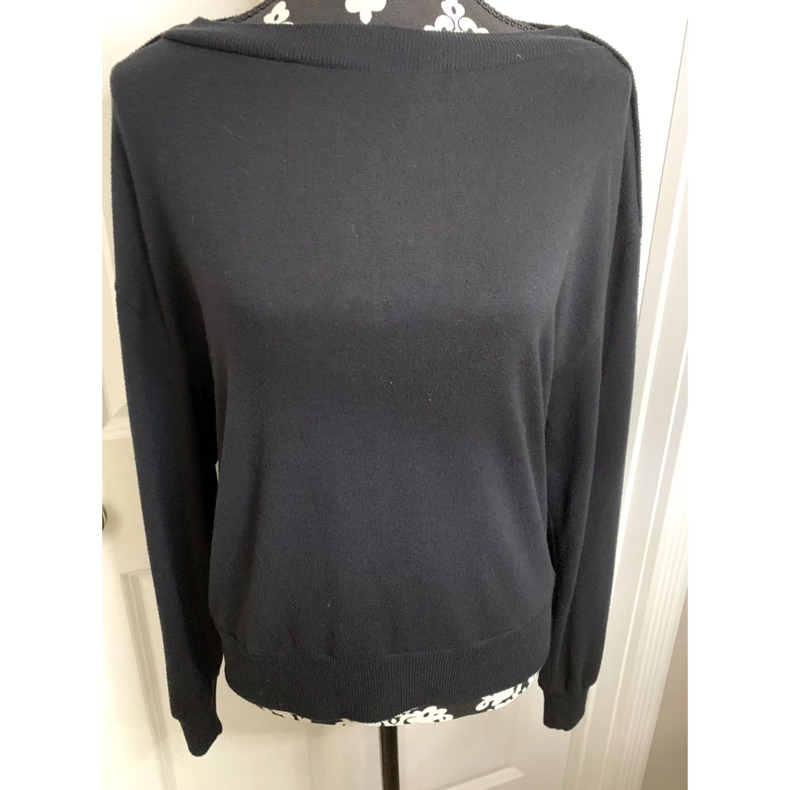 J.Crew J.CREW Women’s XS Boat Neck Pullover Knit Sweater Top Button Accent Black Top Sweater Women's XS Boat Neck Knit Pullover Button Accent Size XS / US 0-2 / IT 36-38 - 3 Thumbnail