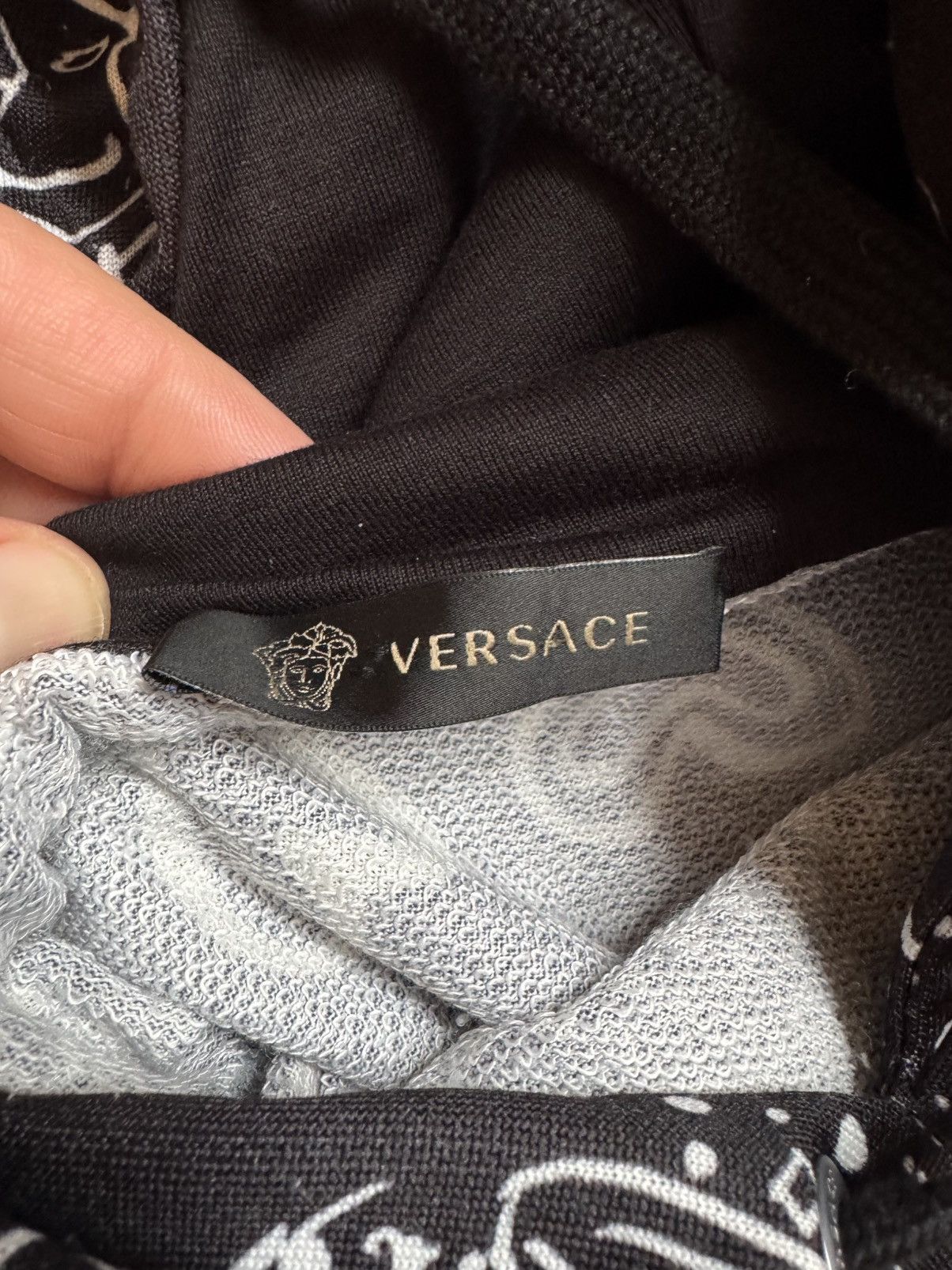 Versace VERSACE hoodie study REAL TAPE MEASUREMENTS IN PHOTOS PROPE Size US S / EU 44-46 / 1 - 12 Thumbnail