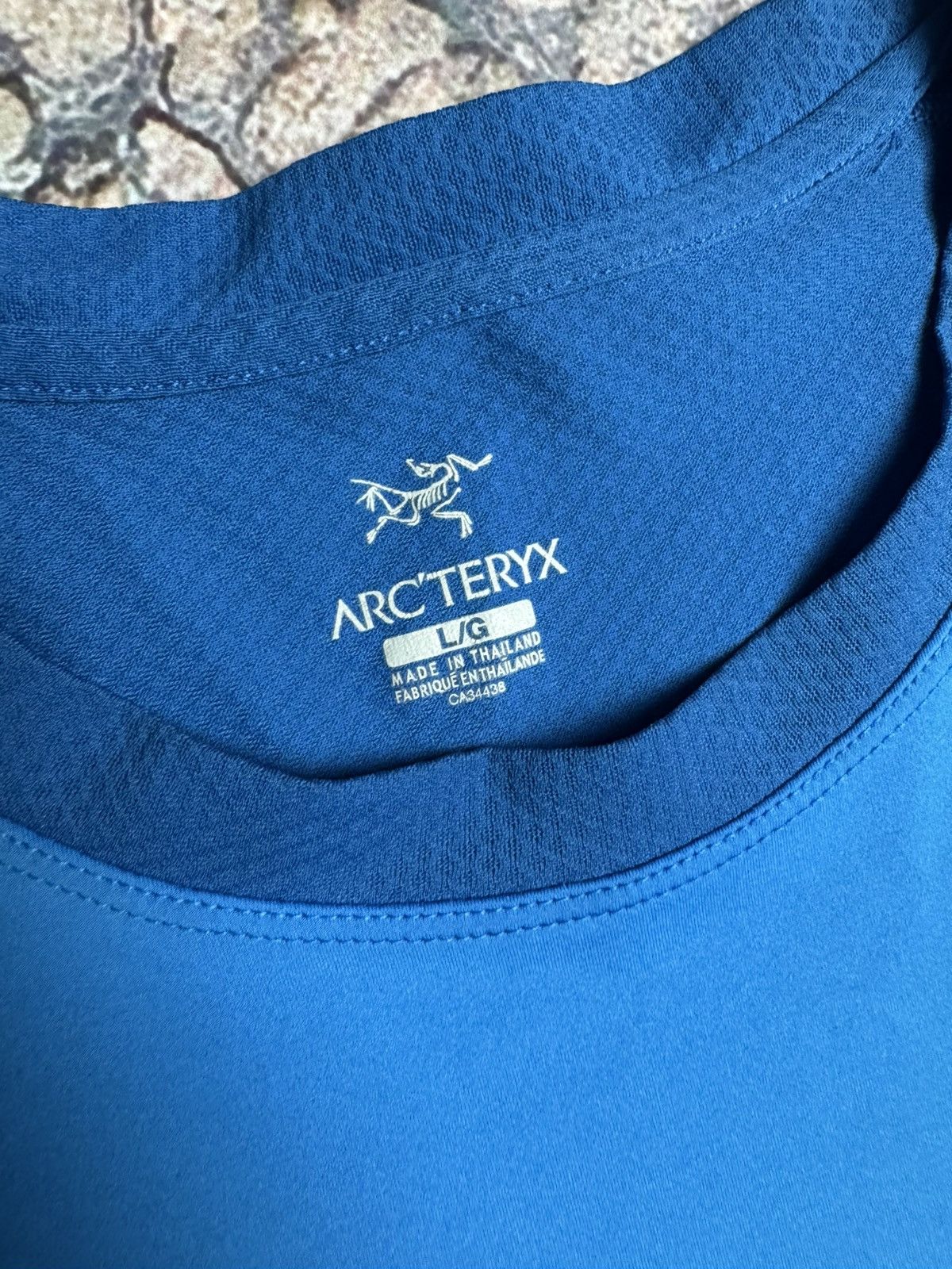 Arc'teryx Arcteryx T-shirt small logo y2k size L Size US L / EU 52-54 / 3 - 8 Thumbnail