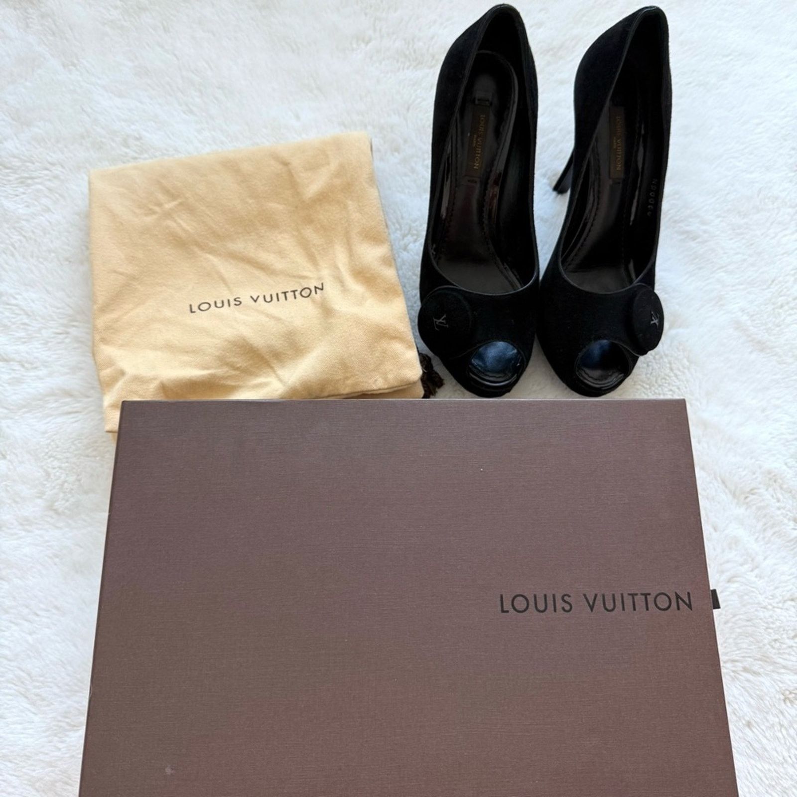 Louis Vuitton Louis Vuitton suede high heels shoes size 35 EU Authentic Size US 5 / IT 35 - 8 Thumbnail