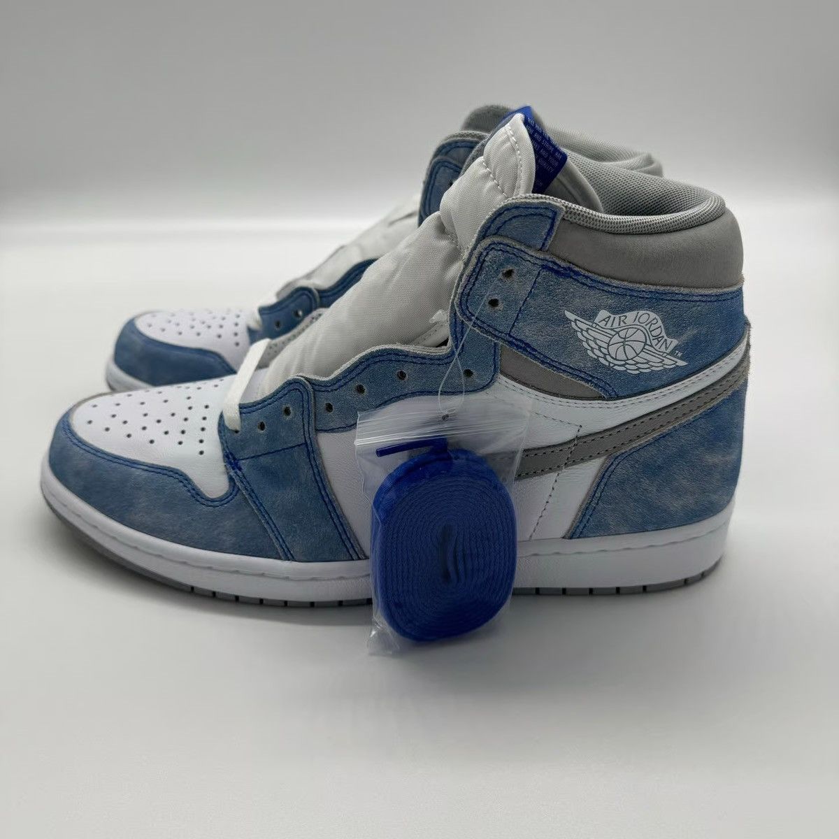 Jordan Brand Jordan 1 Retro High Hyper Royal Smoke Grey Size US 10.5 / EU 43-44 - 1 Thumbnail