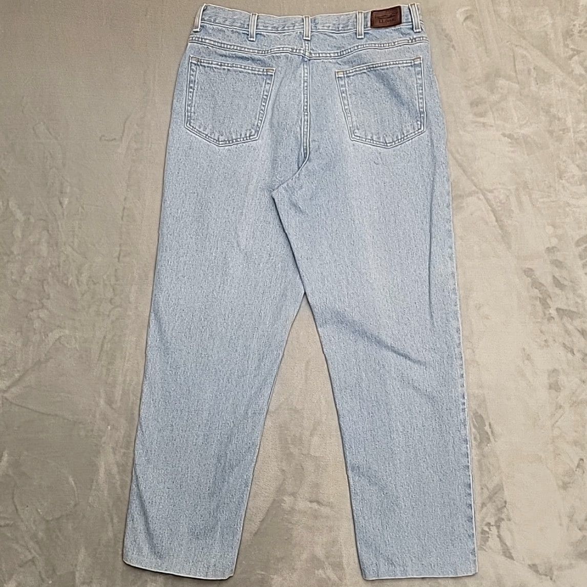 Vintage VINTAGE LL Bean Jeans Mens Blue Light Wash 100% Cotton Outdoor Comfort Jeans Mens 35 Blue 90s? Size US 35 - 6 Thumbnail
