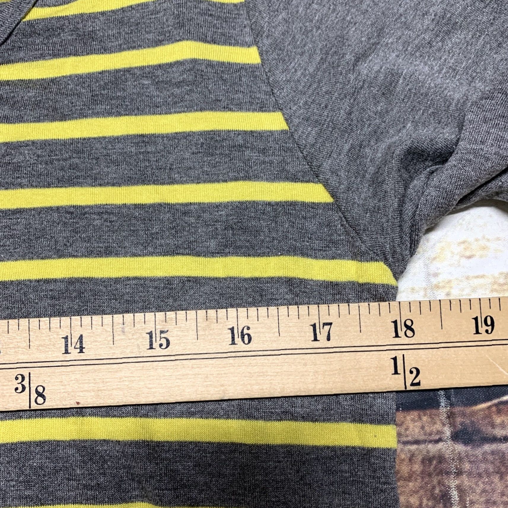 Vintage VINTAGE LuLaRoe Woman's Long Sleeve Tunic Shirt Womens Gray Yellow Stripe XS? No, size M is K? Size M / US 6-8 / IT 42-44 - 6 Thumbnail