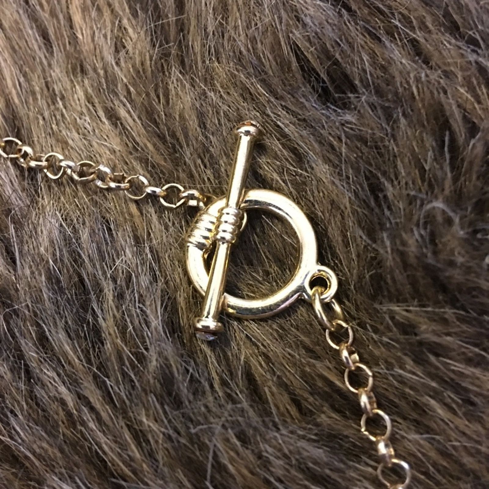 Jewelry Gold tone cut out pattern pendant on chain link Size ONE SIZE - 7 Thumbnail