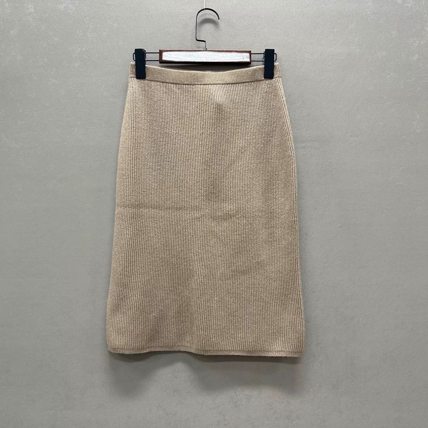 Max Mara MaxMara 99 New Wool Skirt Size S ys001971 Size 26" / US 2 / IT 38 - 1 Thumbnail