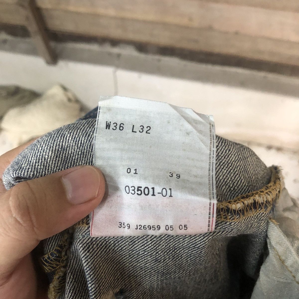 Levi's Levis Strauss & Co 501 Distressed Denim jeans Pants #7322 Size US 35 - 23 Thumbnail