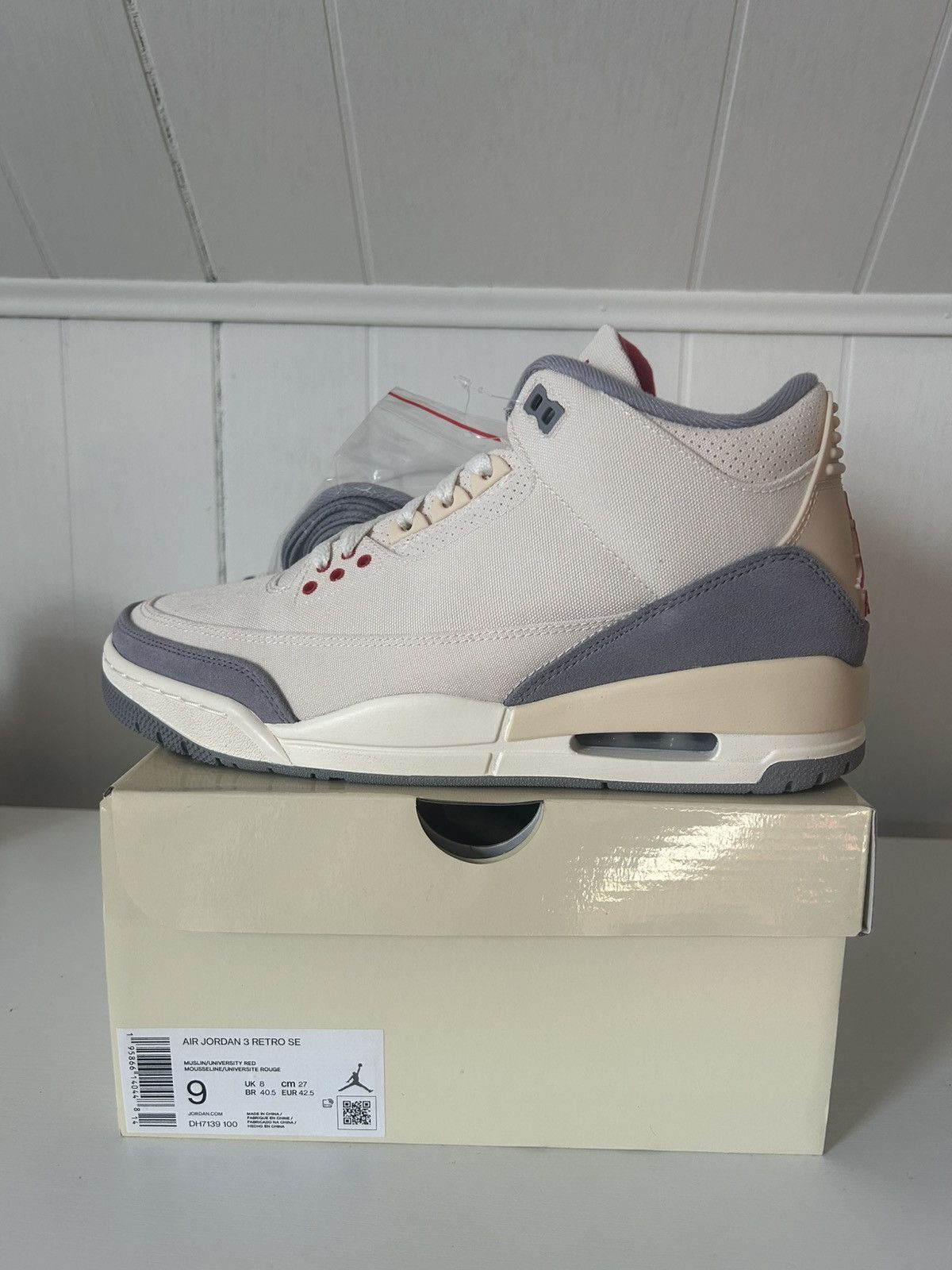 Jordan Brand Air Jordan 3 Retro SE Muslin / University Red Size US 9 / EU 42 - 8 Thumbnail