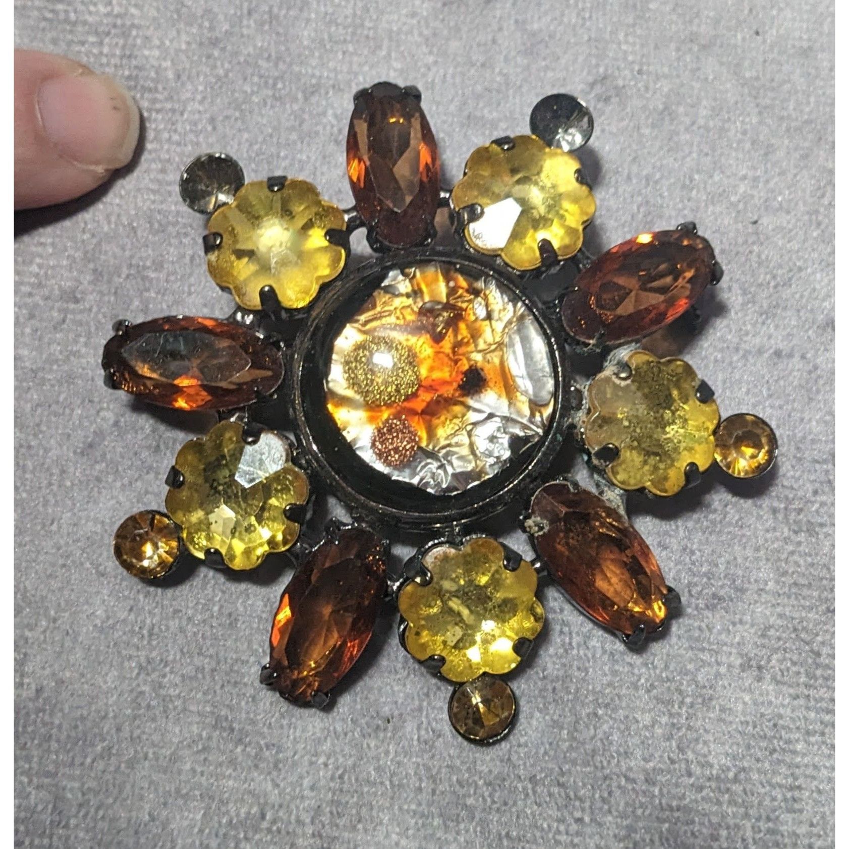 Other Vintage Unique Art Glass Floral Gemmed Brooch Size ONE SIZE - 7 Thumbnail