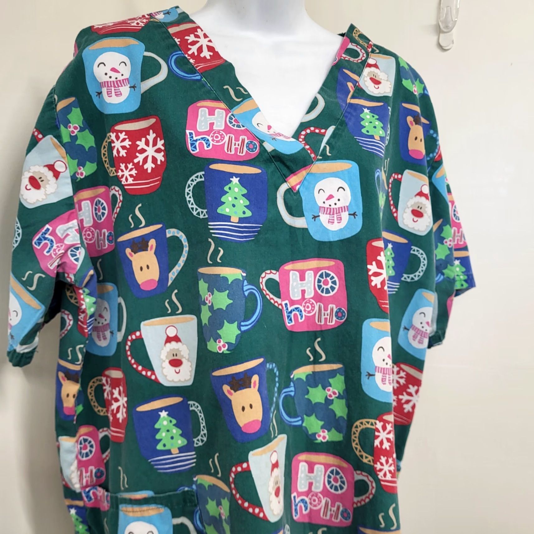Buttero Butter Soft Scrub Top Womens XL Green Red Holiday Santa Reindeer Snowman Patterned Medical Cotton Blend Womens XL Size XL / US 12-14 / IT 48-50 - 3 Thumbnail