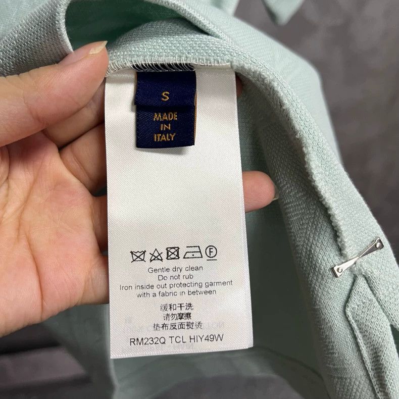 Louis Vuitton louis vuitton Green Solid Round Neck Pocket Short Sleeve Size US S / EU 44-46 / 1 - 4 Thumbnail