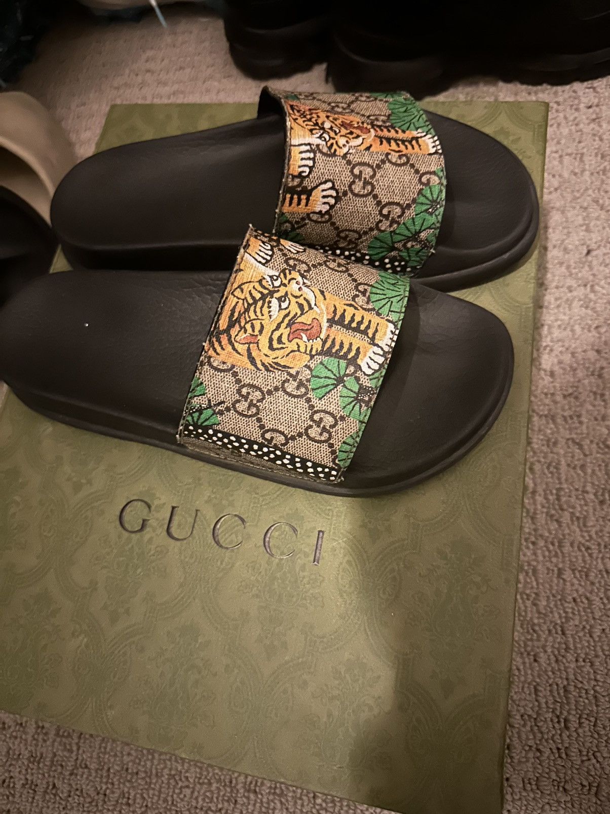 サンダル Gucci Leather Slides With All-Over Gg Motif Gucci Leather Slides With All-Over Gg Motif | Grailed