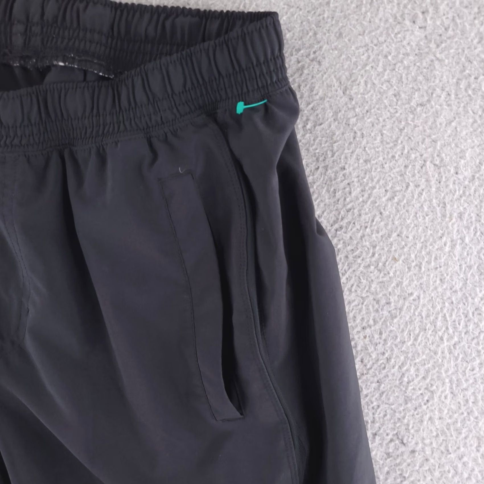 Champion Champion Shorts Mens Small Black Pockets Athletic Basketball Gym Running Size US 30 / EU 46 - 4 Thumbnail