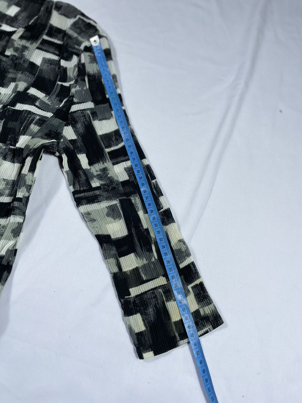 Issey Miyake × Japanese Brand × Yohji Yamamoto Undefined pleats abstrak long sleeve Style issey miyake Size US S / EU 44-46 / 1 - 6 Thumbnail